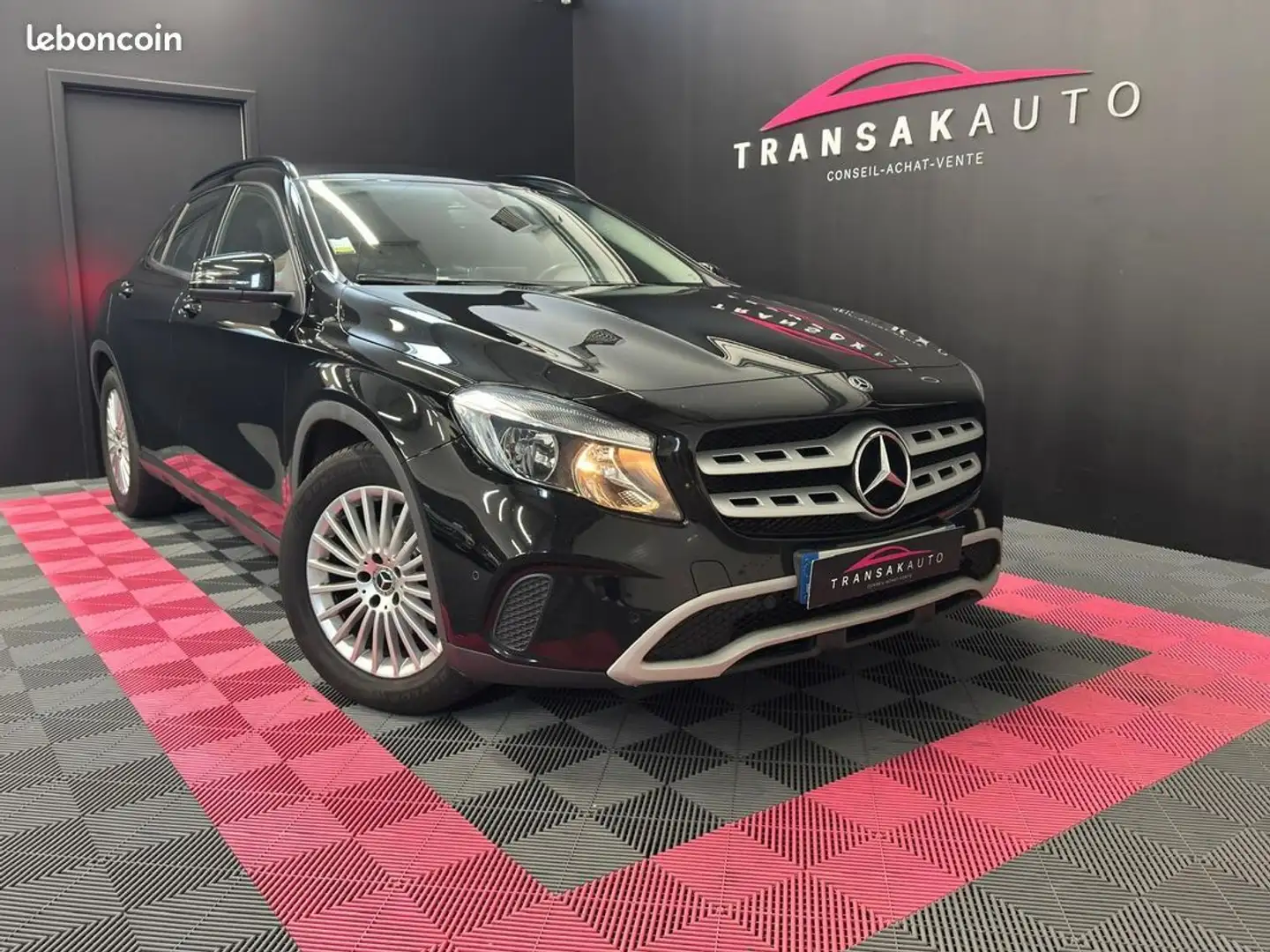 Mercedes-Benz GLA 180 Classe MERCEDES 180 7-G DCT Intuition ORIGINE FRANCE SECONDE MAIN SUIVI COMPLET Noir - 1