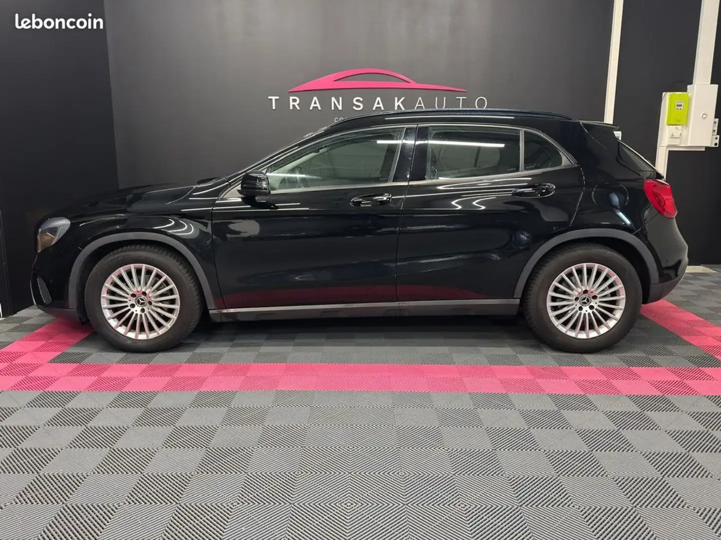 Mercedes-Benz GLA 180 Classe MERCEDES 180 7-G DCT Intuition ORIGINE FRANCE SECONDE MAIN SUIVI COMPLET Noir - 2
