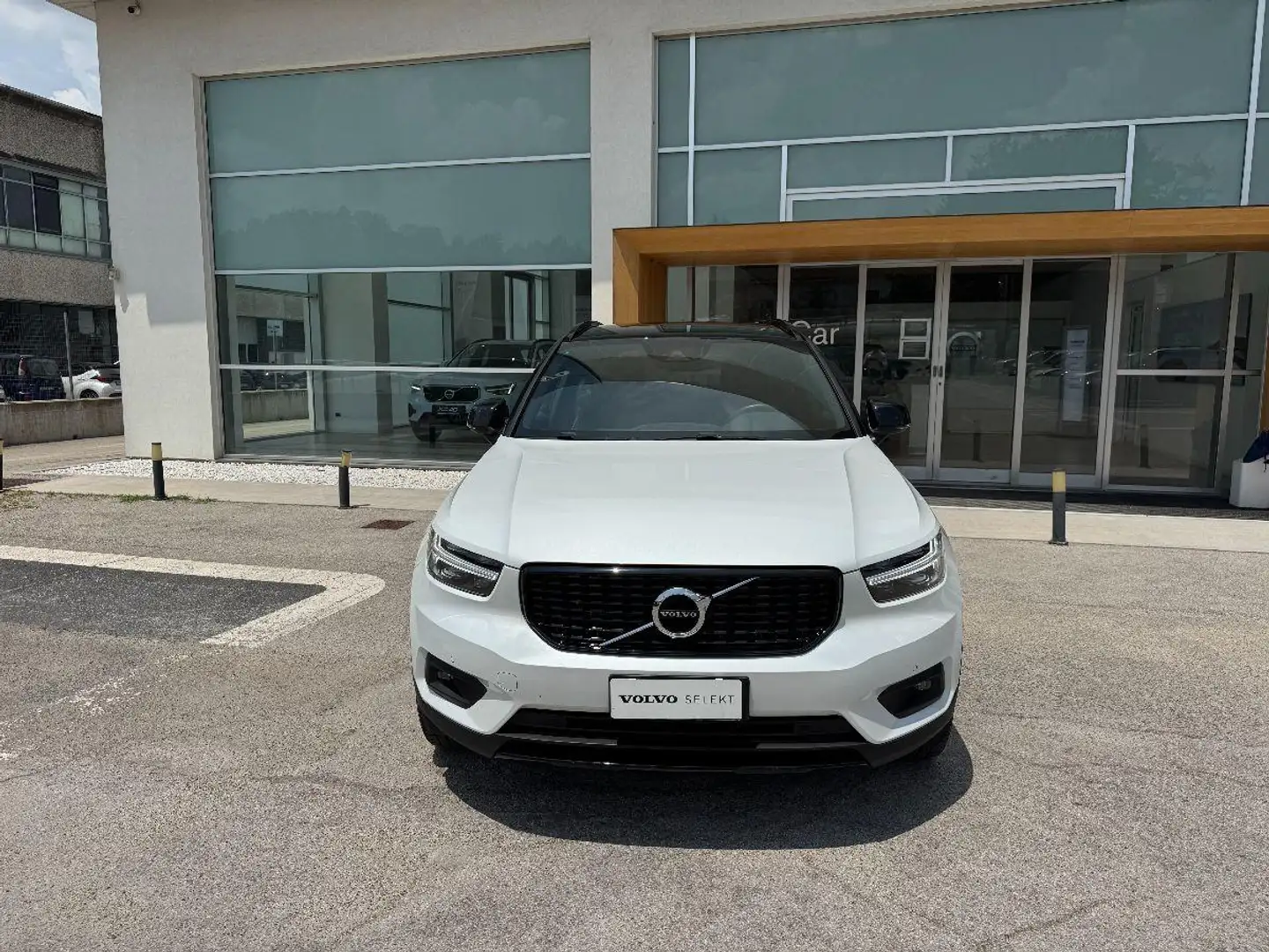 Volvo XC40 T4 Geartronic R-design Blanc - 2