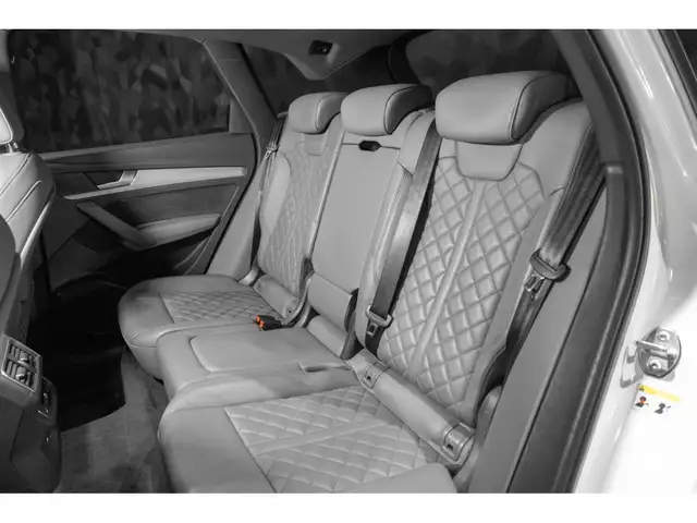 Audi Q5 view 11