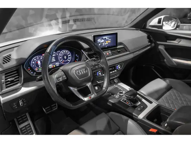 Audi Q5 view 9