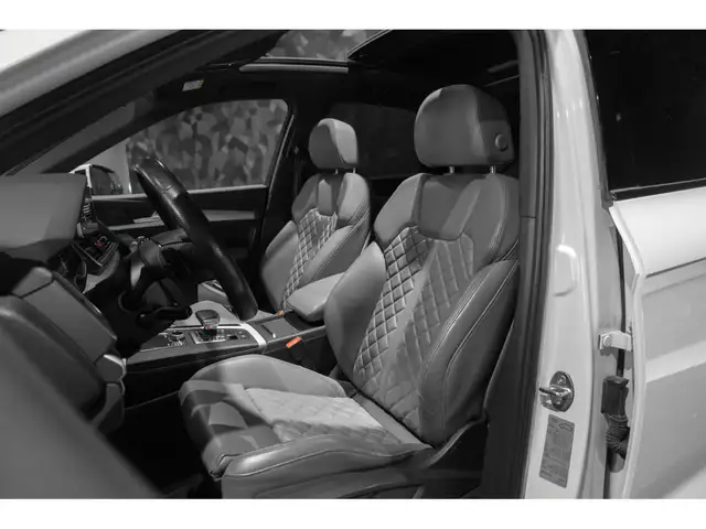 Audi Q5 view 10
