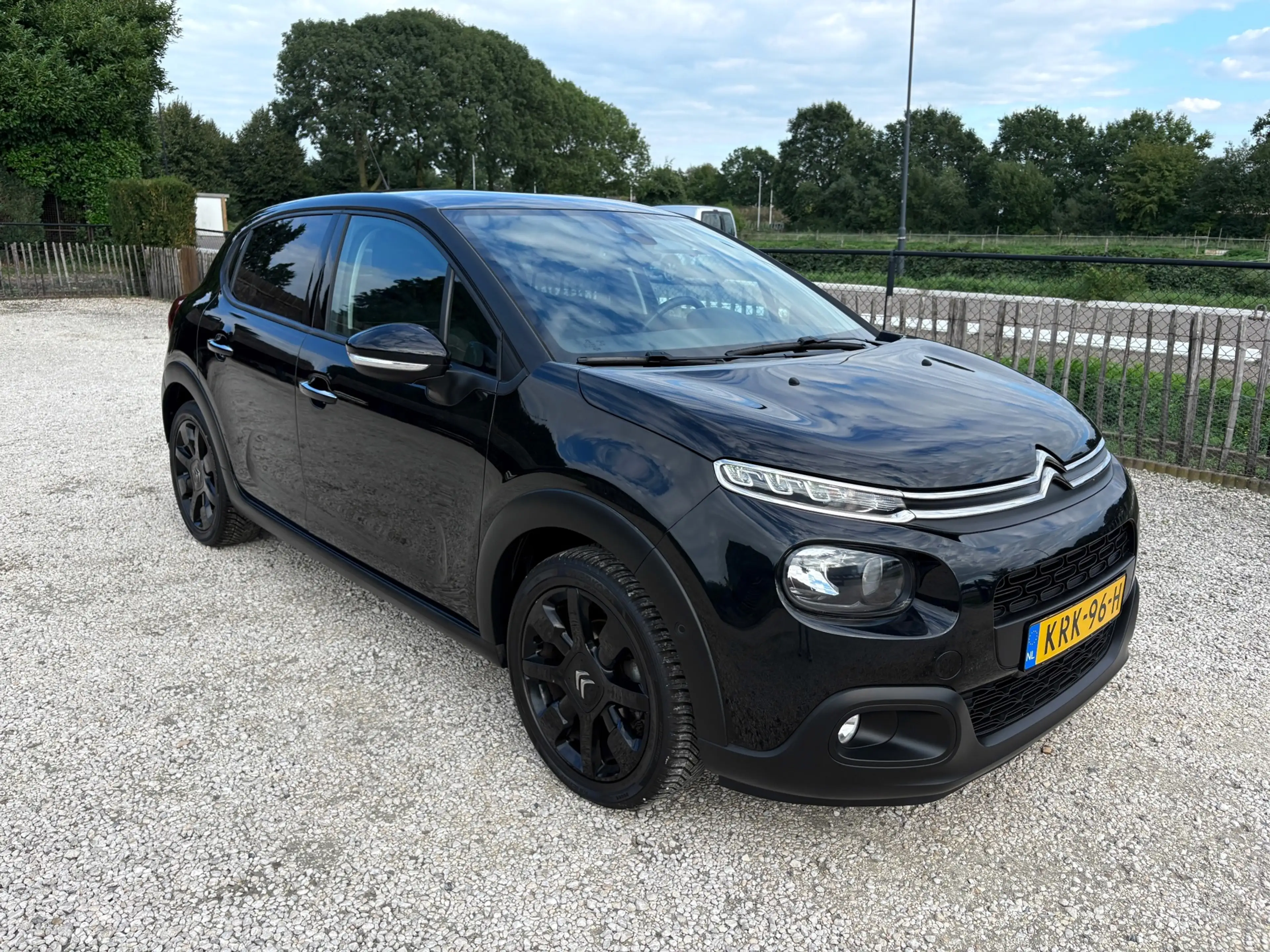 Citroen C3 1.2 Shine Stoelverwarming, Apple Carplay, Keyless — photo 3