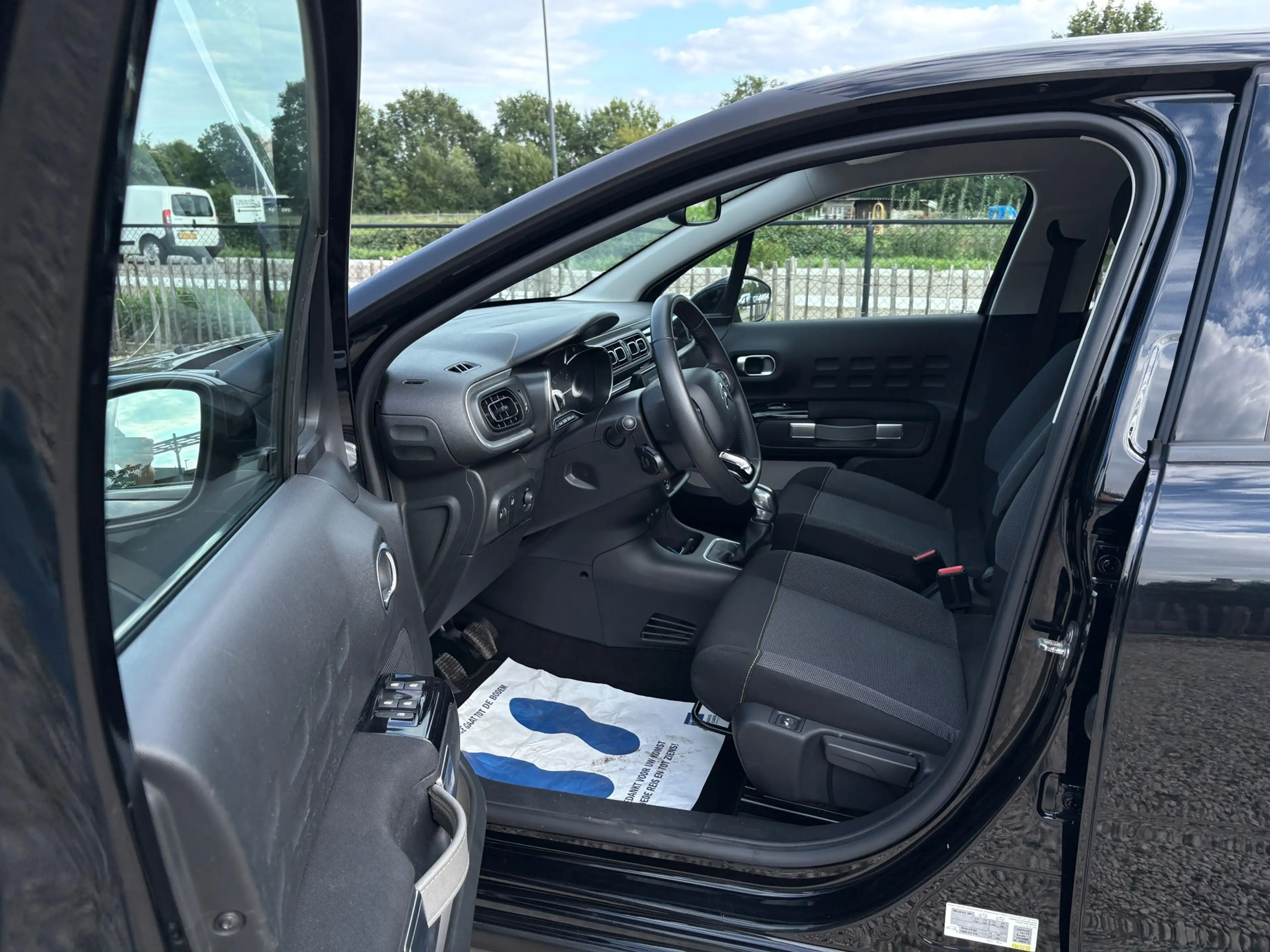 Citroen C3 1.2 Shine Stoelverwarming, Apple Carplay, Keyless — photo 9