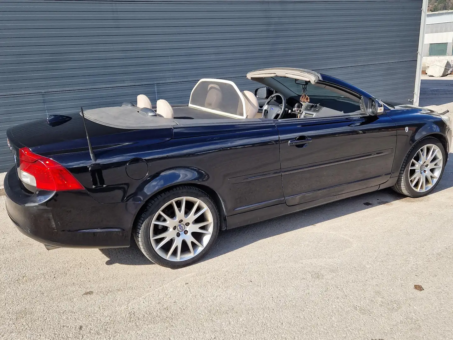 Volvo C70 C70 2,0D Summum Powershift Summum Schwarz - 2