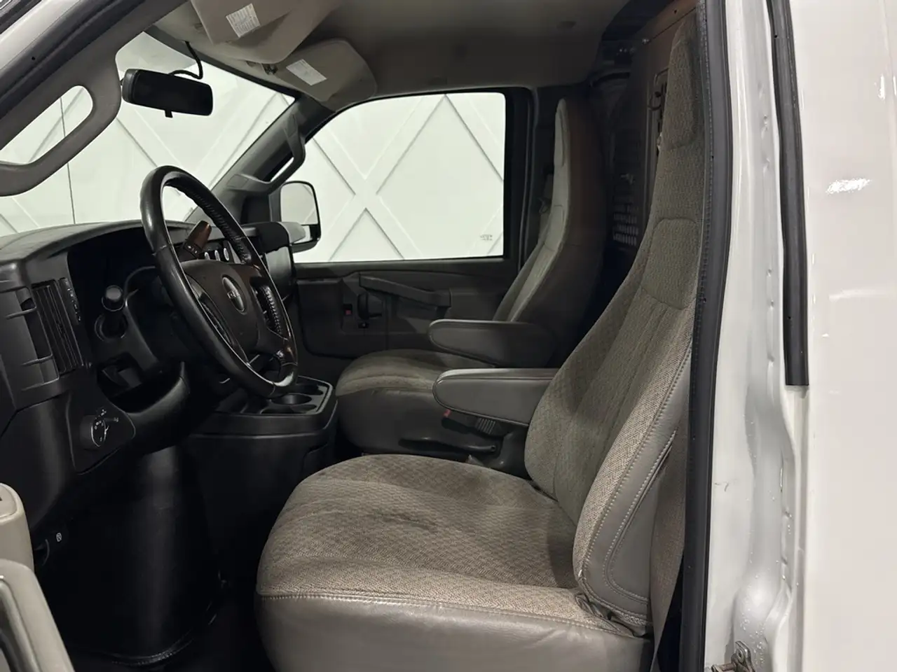 GMC Savana снимка GMC Savana