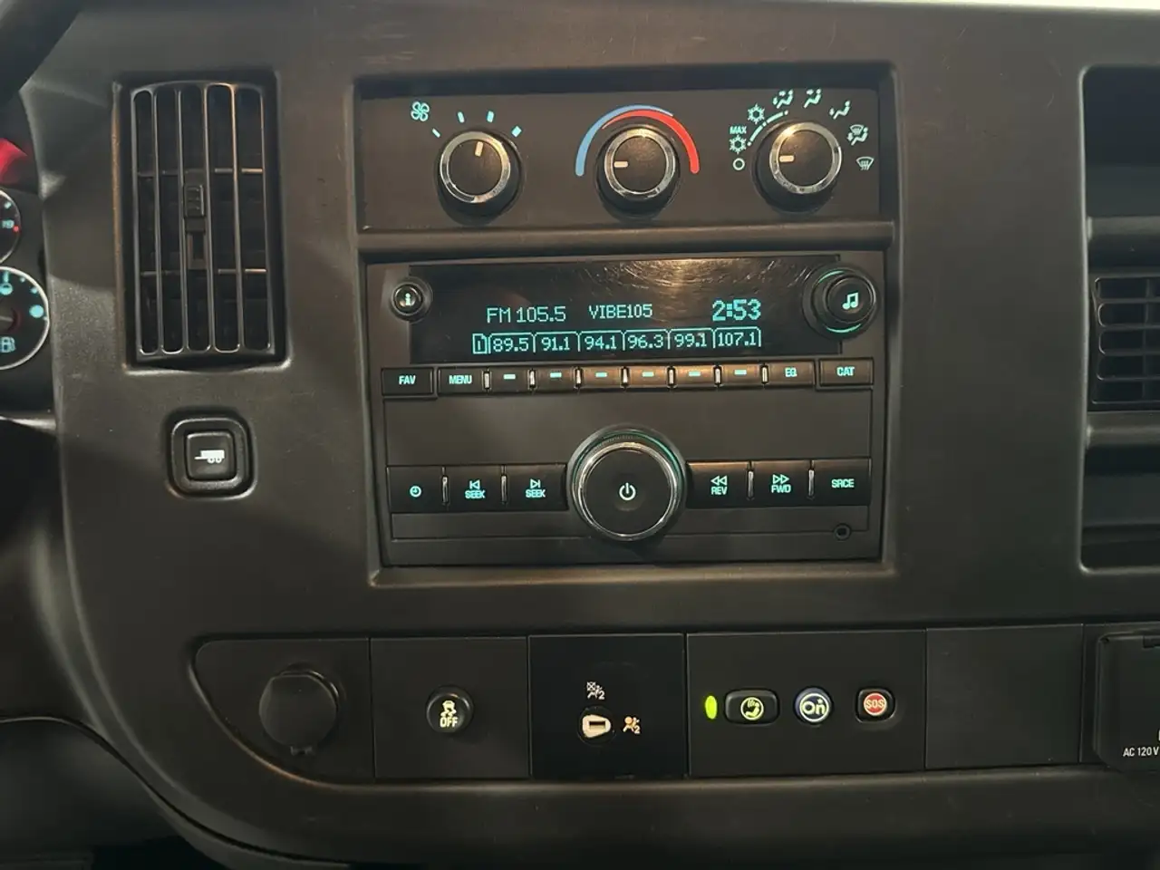 GMC Savana снимка GMC Savana