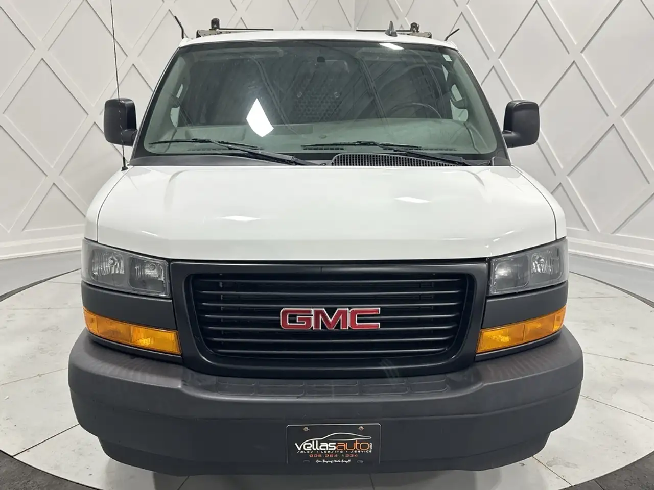 GMC Savana снимка GMC Savana