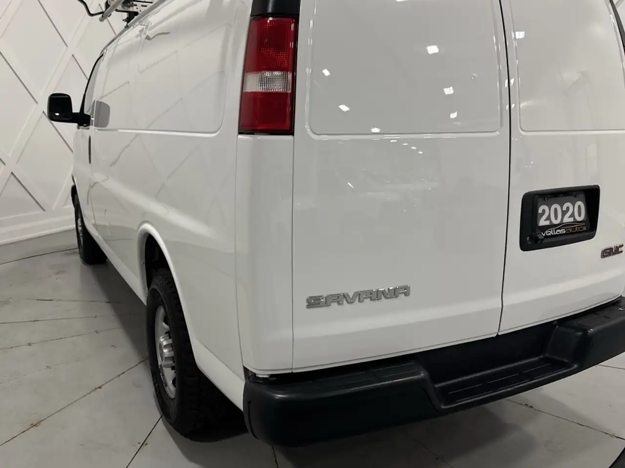 GMC Savana снимка GMC Savana