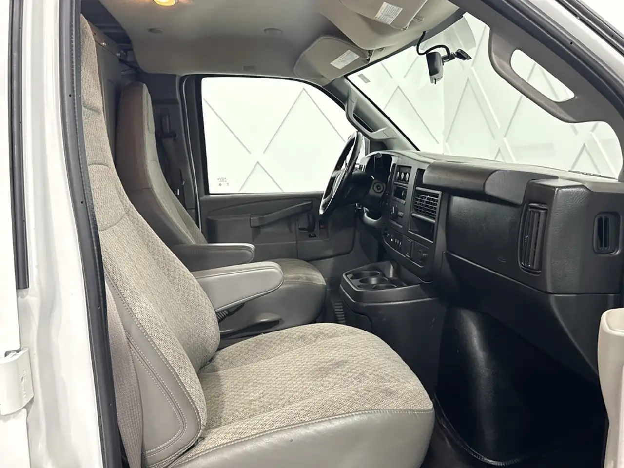 GMC Savana снимка GMC Savana