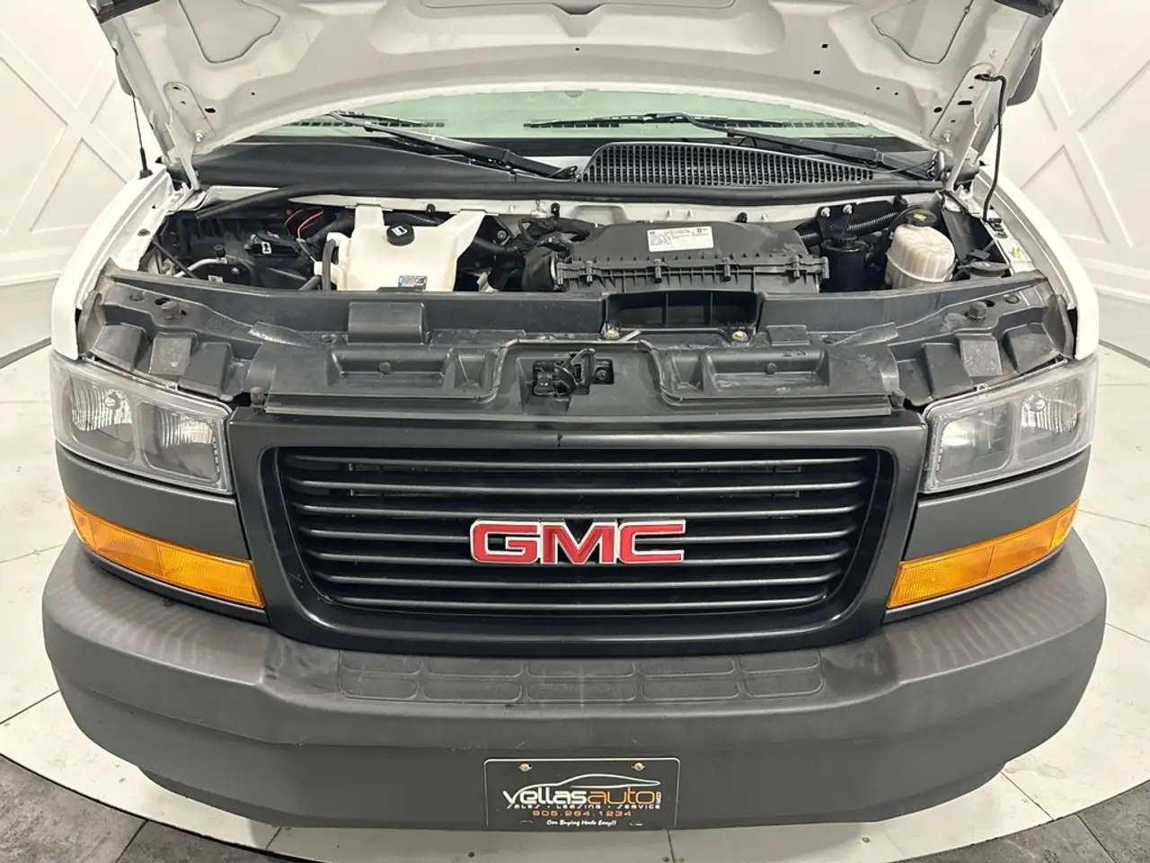 GMC Savana снимка GMC Savana