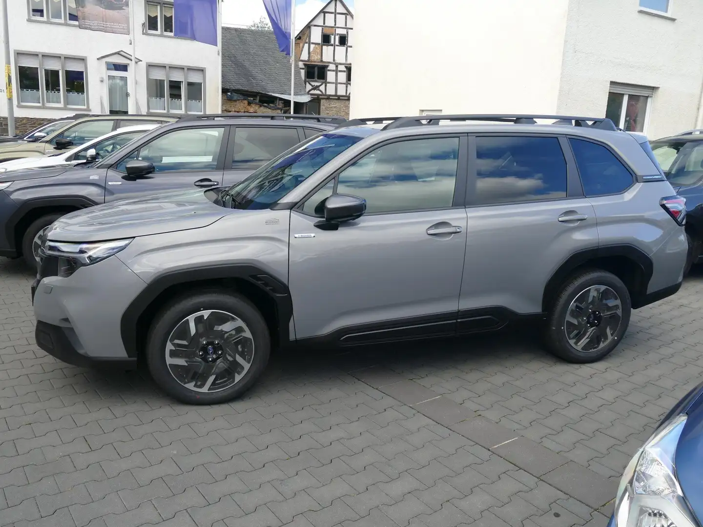 Subaru Forester 2.0ie EDIT. HUNTER*4X4*360°*AHK STARR 2.055 KG* Gris - 1