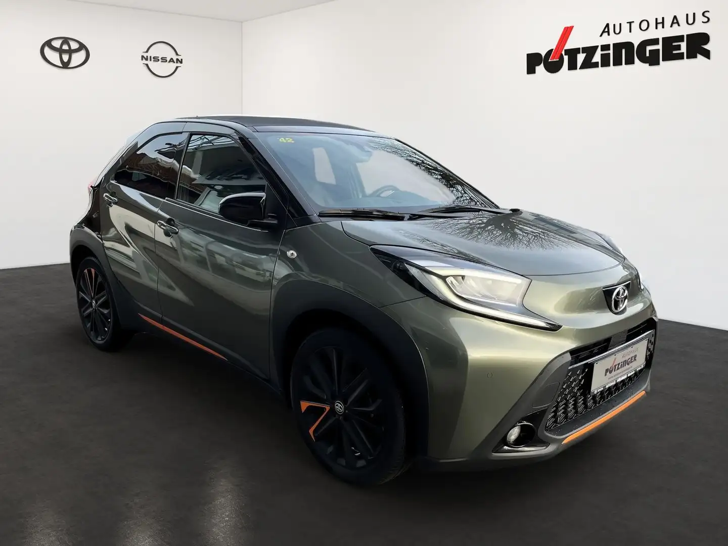 Toyota Aygo X 1.0 Air Limited AT,Navi,LED,Faltdach,JBL Зелёный - 2