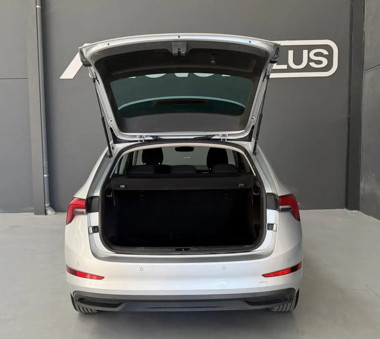 Skoda Scala 1.0 TSI Active 70kW Gris - 1