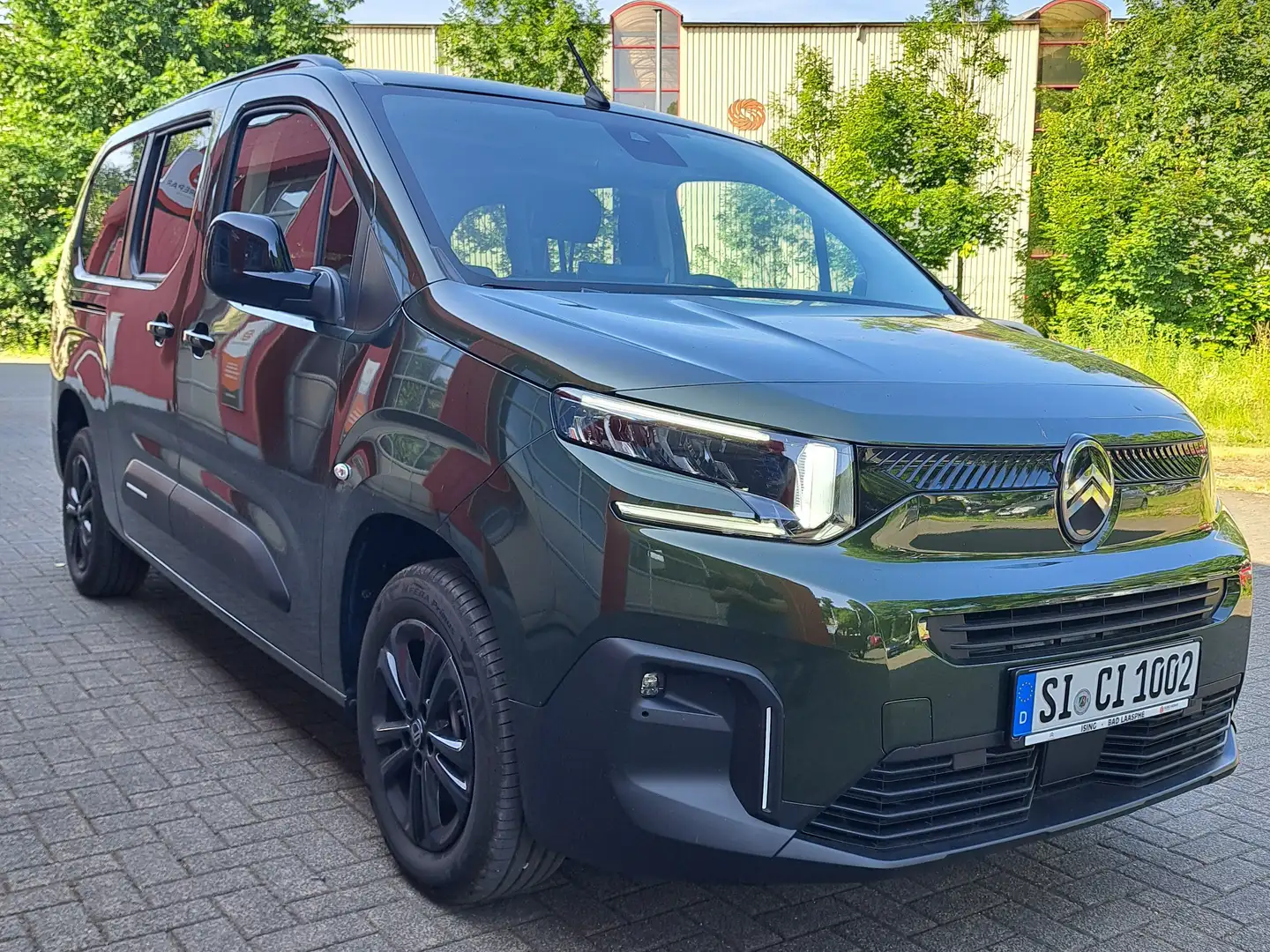 Citroen Berlingo XL SHINE 7 SITZER AHK Grün - 1