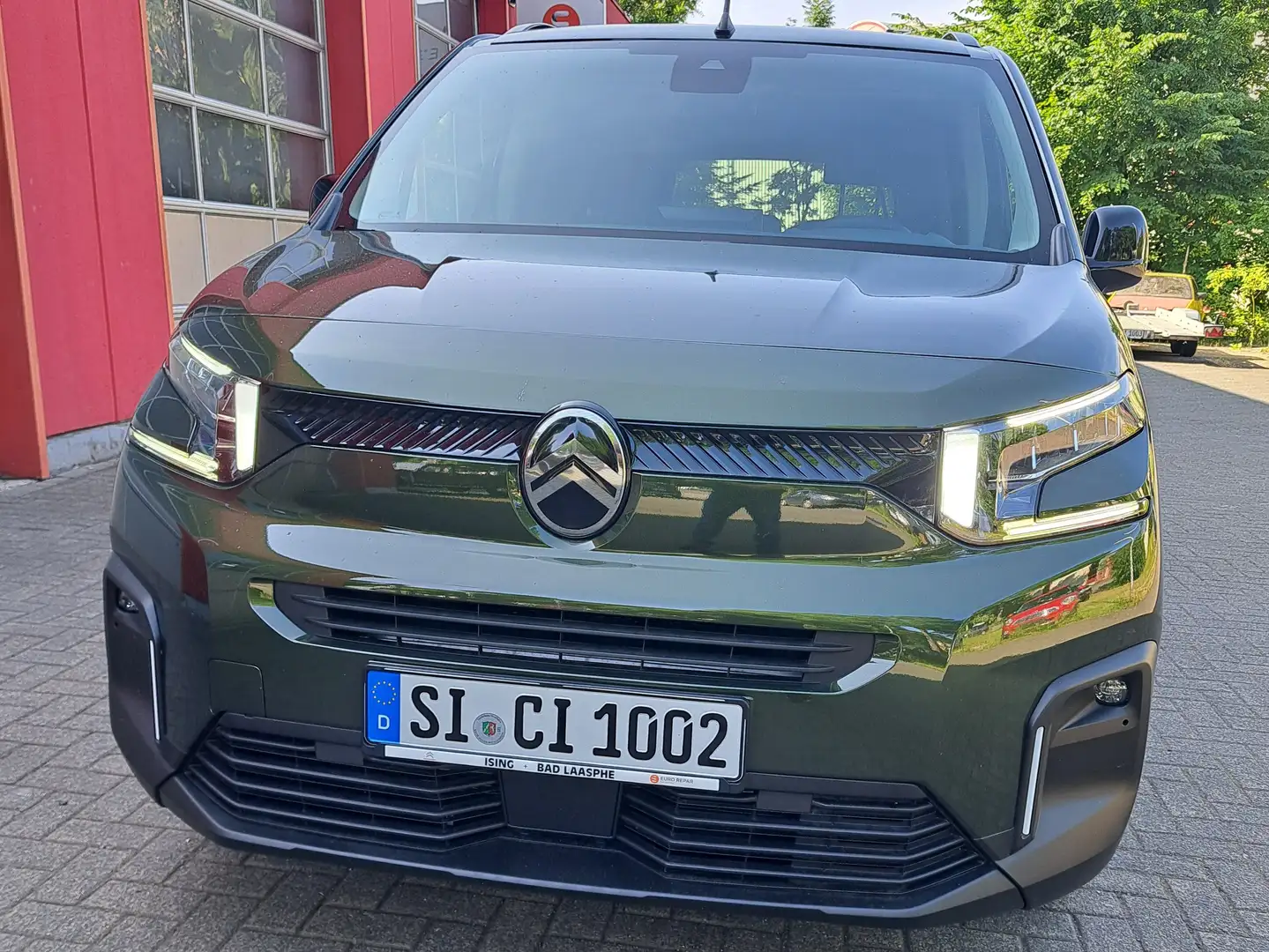 Citroen Berlingo XL SHINE 7 SITZER AHK Grün - 2