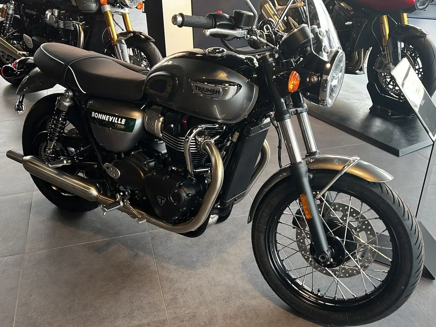 Triumph Bonneville T100 Groen - 2