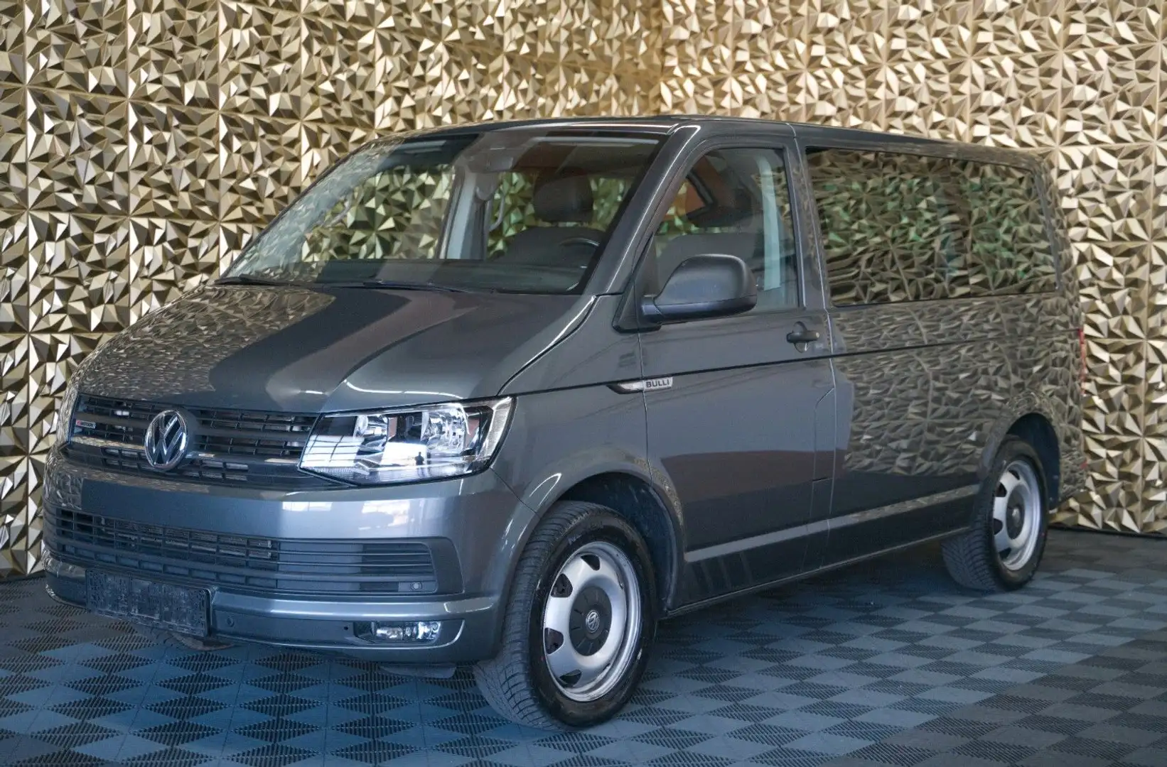 Volkswagen T6 Multivan Trendline 4MOTION|NAVI|AHK|DREH-SITZ Grau - 1