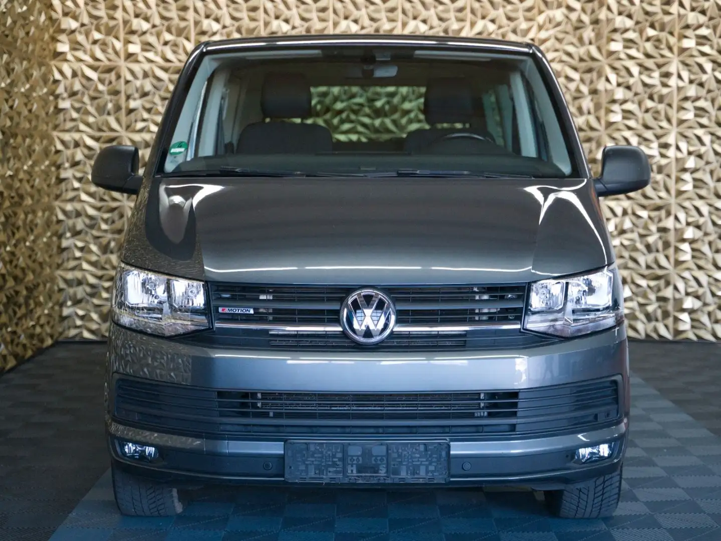 Volkswagen T6 Multivan Trendline 4MOTION|NAVI|AHK|DREH-SITZ Grau - 2