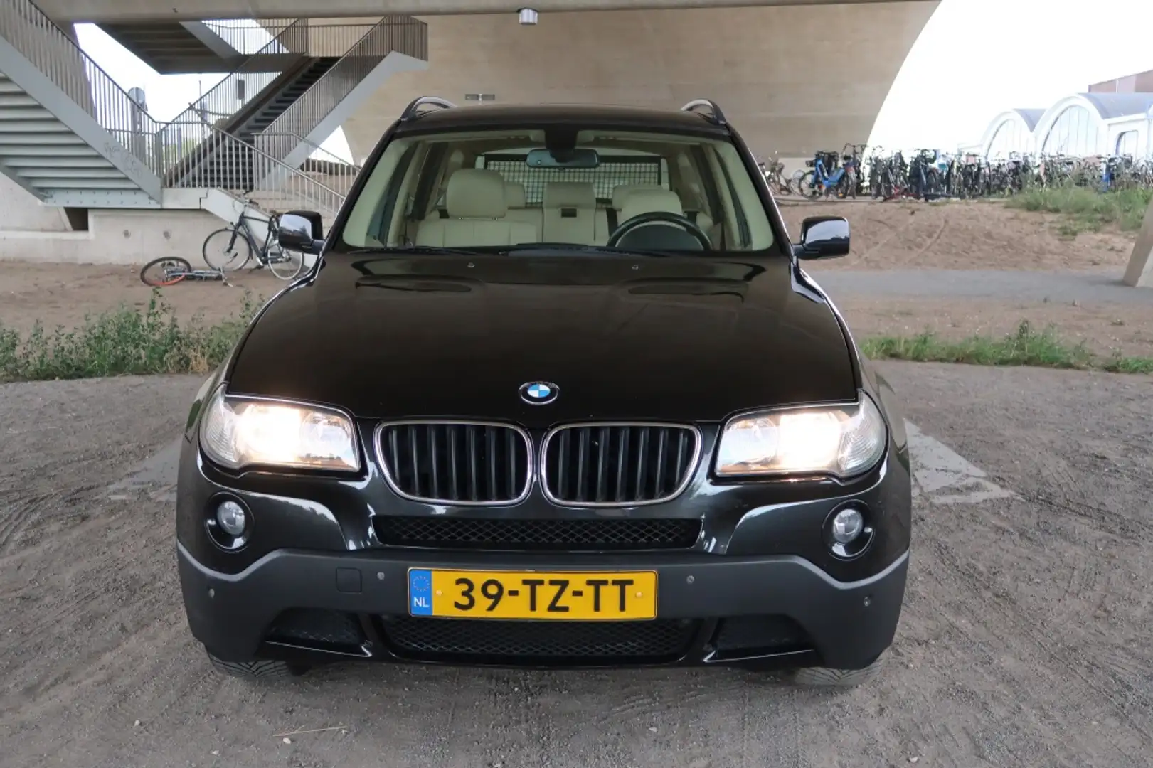 BMW X3 2.0i Executive 4WD Schwarz - 2