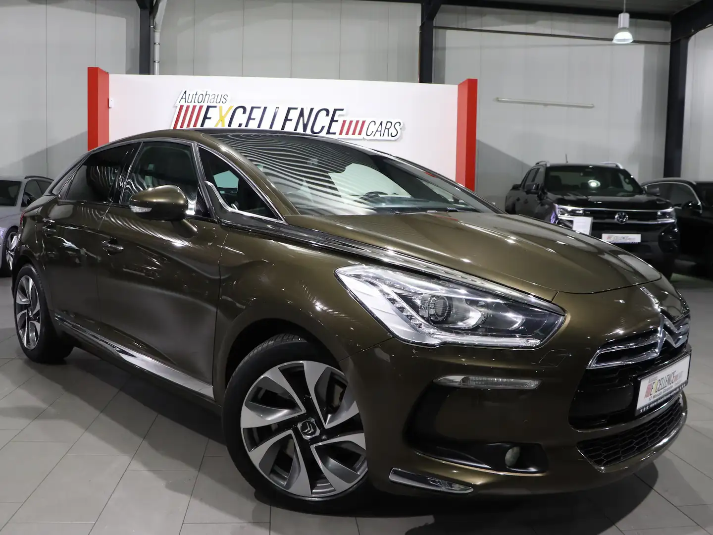 Citroen DS5 HDI 120 SoChic / PANORAMA, LEDER, XENON Gris - 2