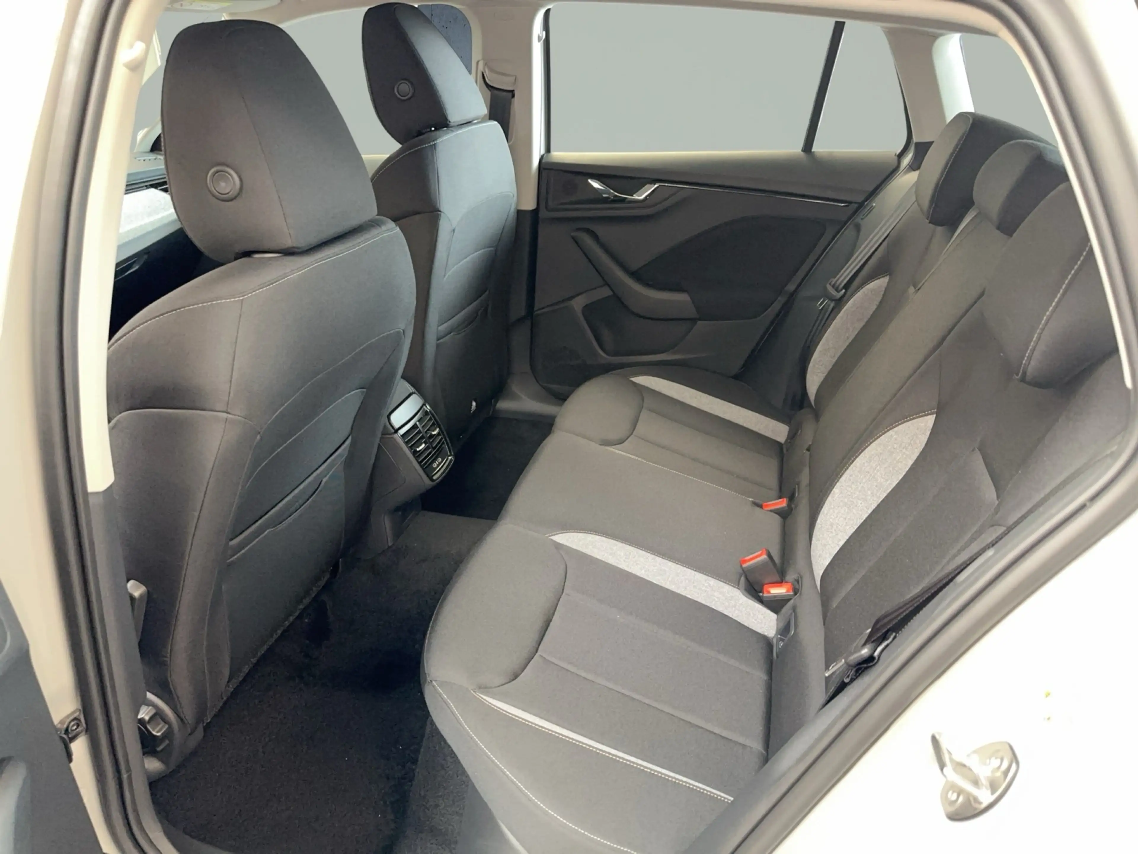 Skoda Scala Balance 1.5 TSI AHK/ACC/NAVI — photo 11