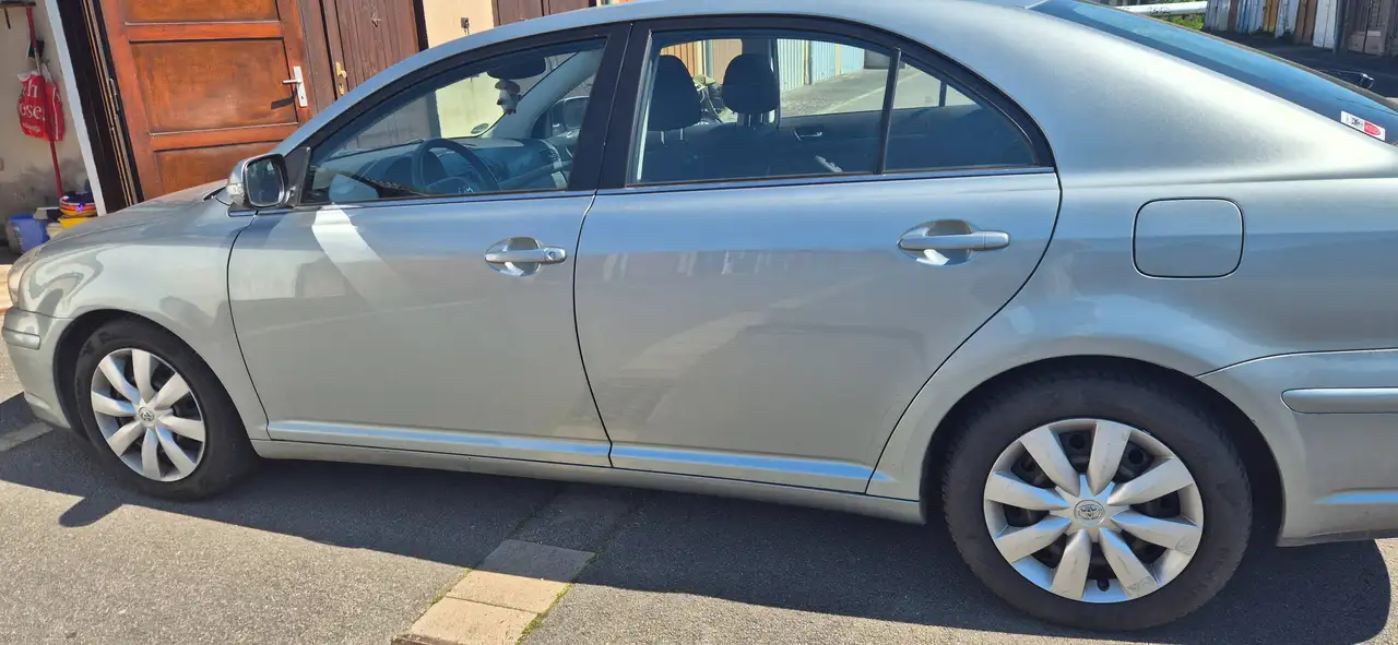 Toyota Avensis 1.8 Selektion, foto 2