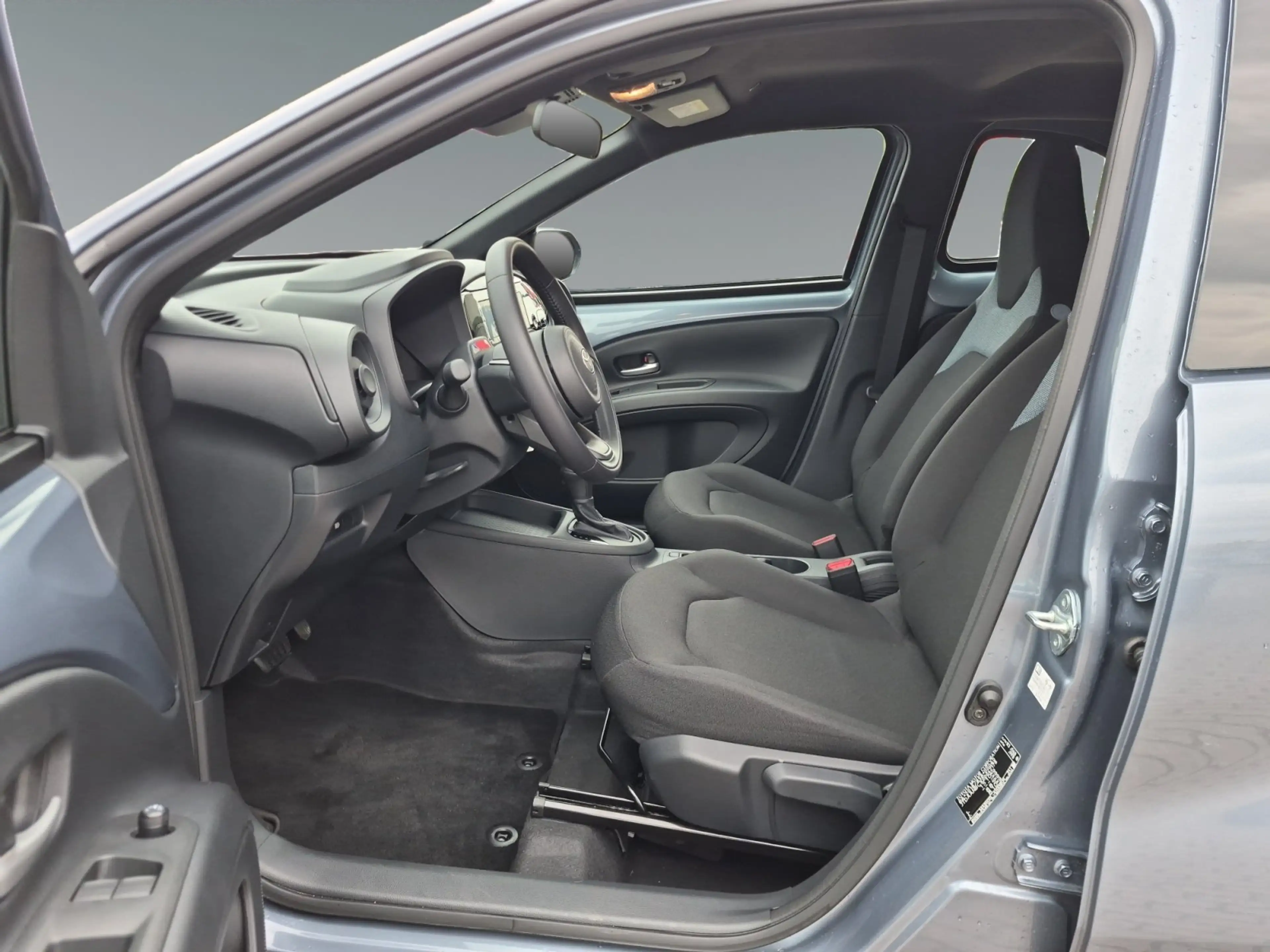 Toyota Aygo X 1.5 Hybrid Active Kamera+ACC+SHZ+LM — photo 10