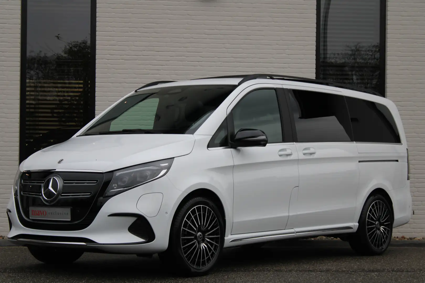 Mercedes-Benz EQV 300 L2 / AMG / bj2025 / 7-Pers / Luchtvering / Panoram Blanc - 2