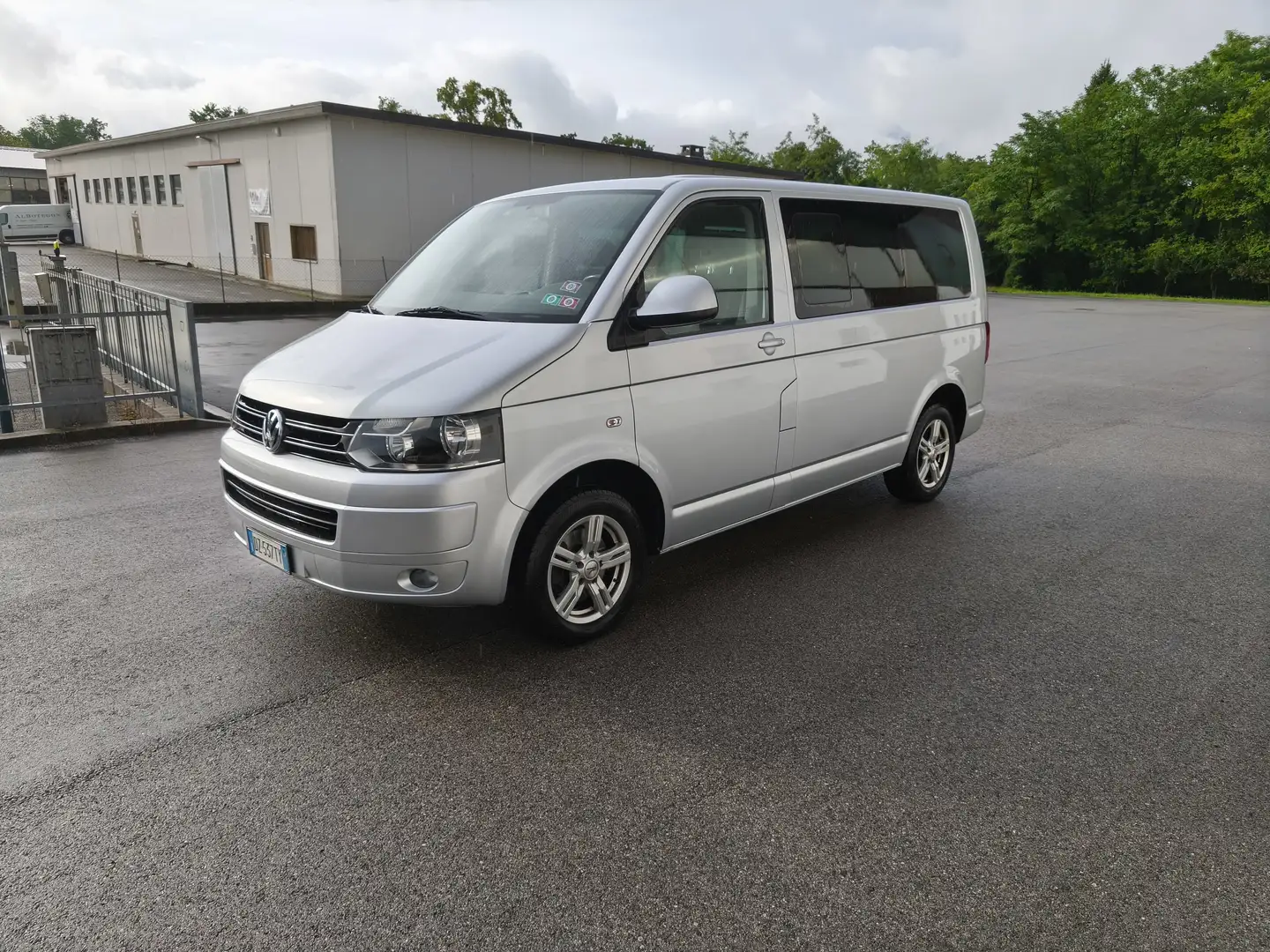 Volkswagen T5 Caravelle - 1