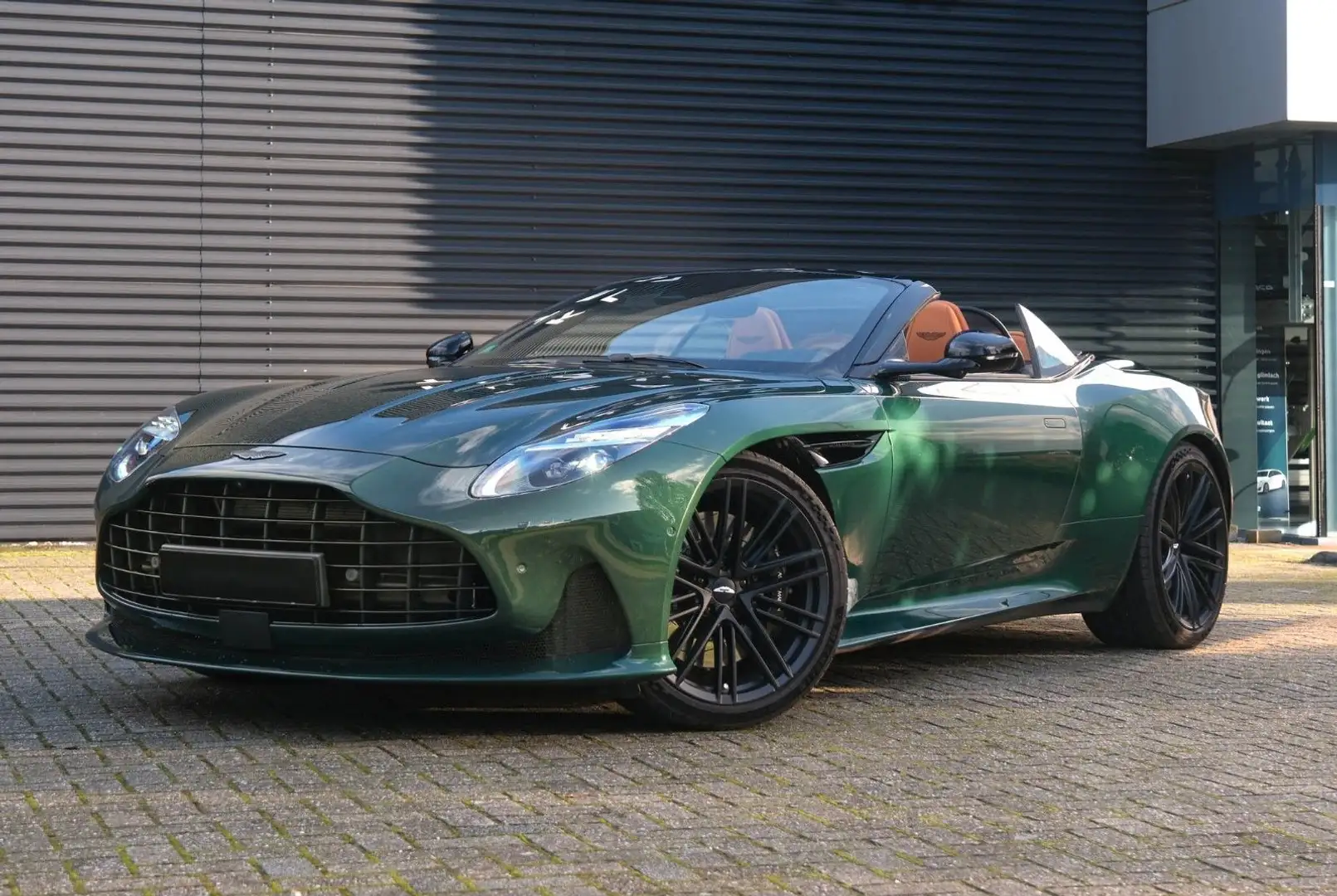 Aston Martin DB12 4.0 V8 Volante - 1