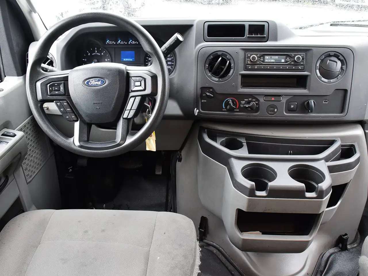 Ford E-Series Cutaway снимка Ford E-Series Cutaway