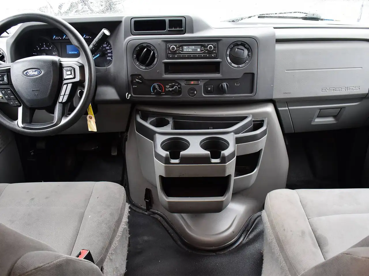 Ford E-Series Cutaway снимка Ford E-Series Cutaway
