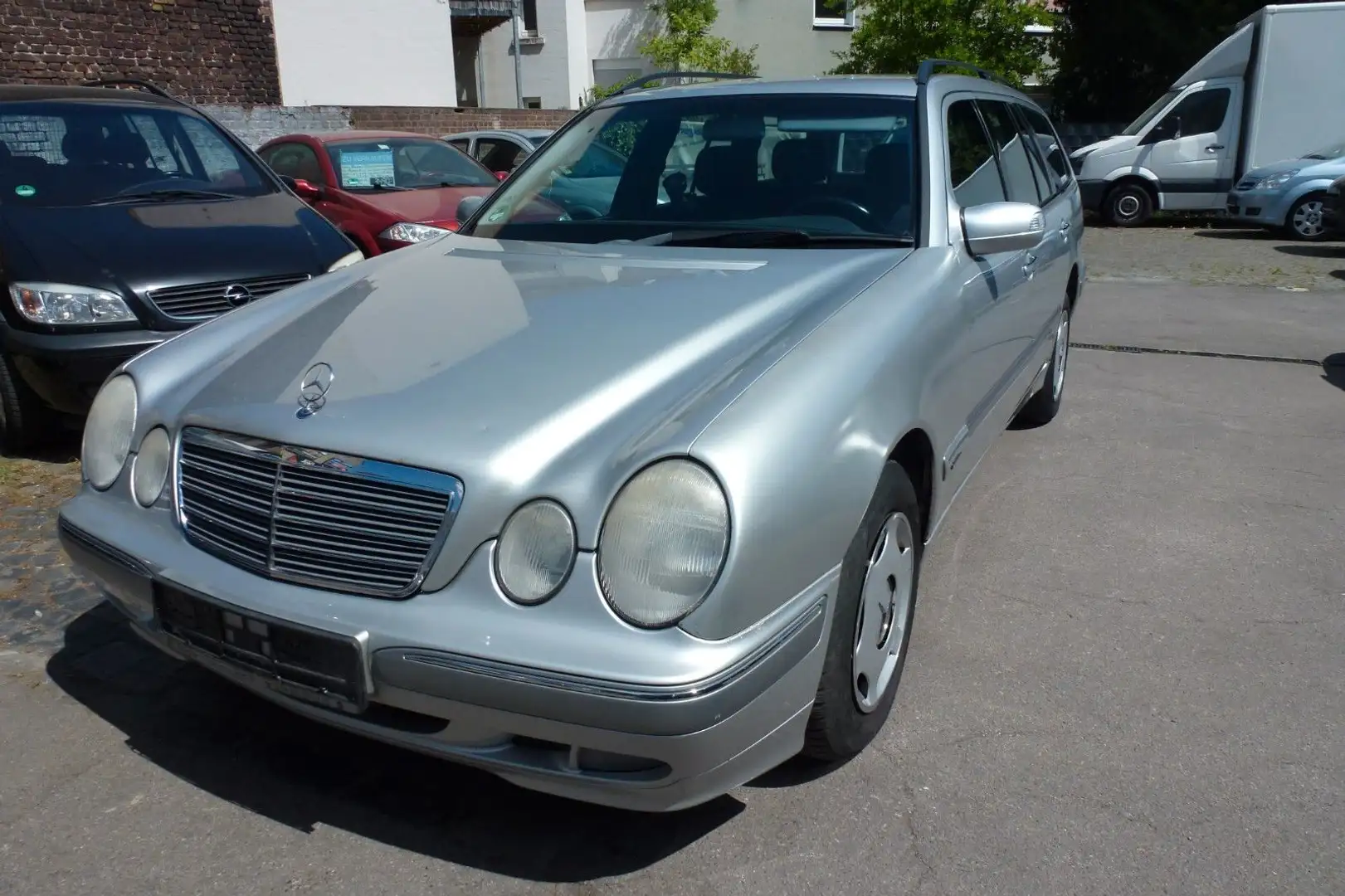 Mercedes-Benz E 200 KOMPRESSOR T ELEGANCE Plateado - 2