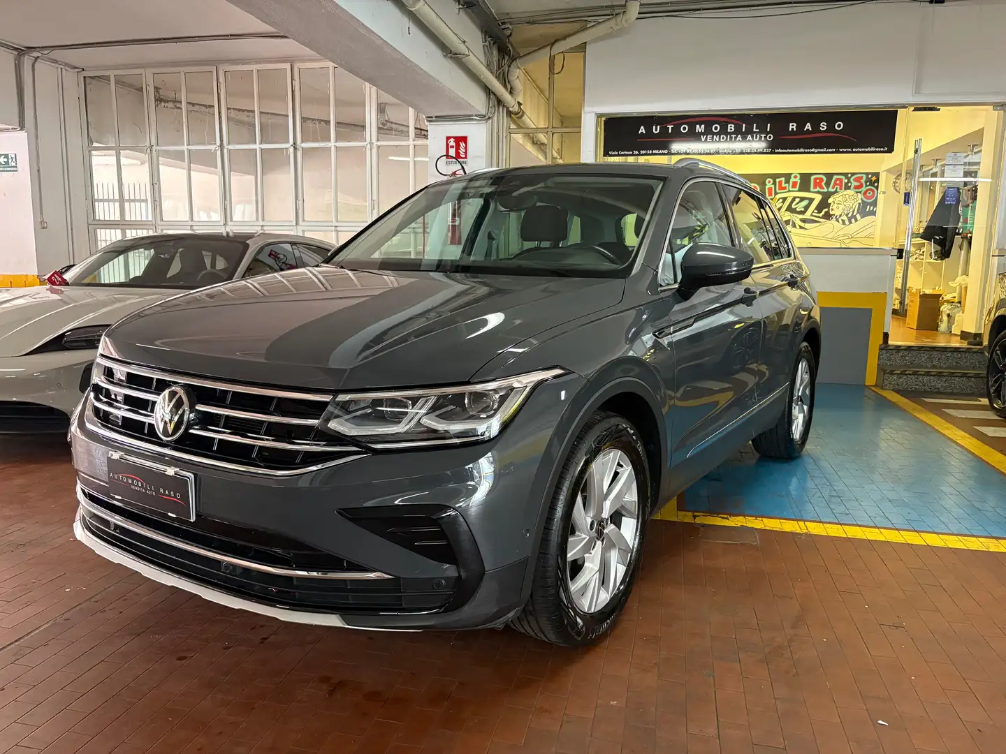 Volkswagen Tiguan Tiguan 1.5 tsi Elegance 150cv dsg Grijs - 1