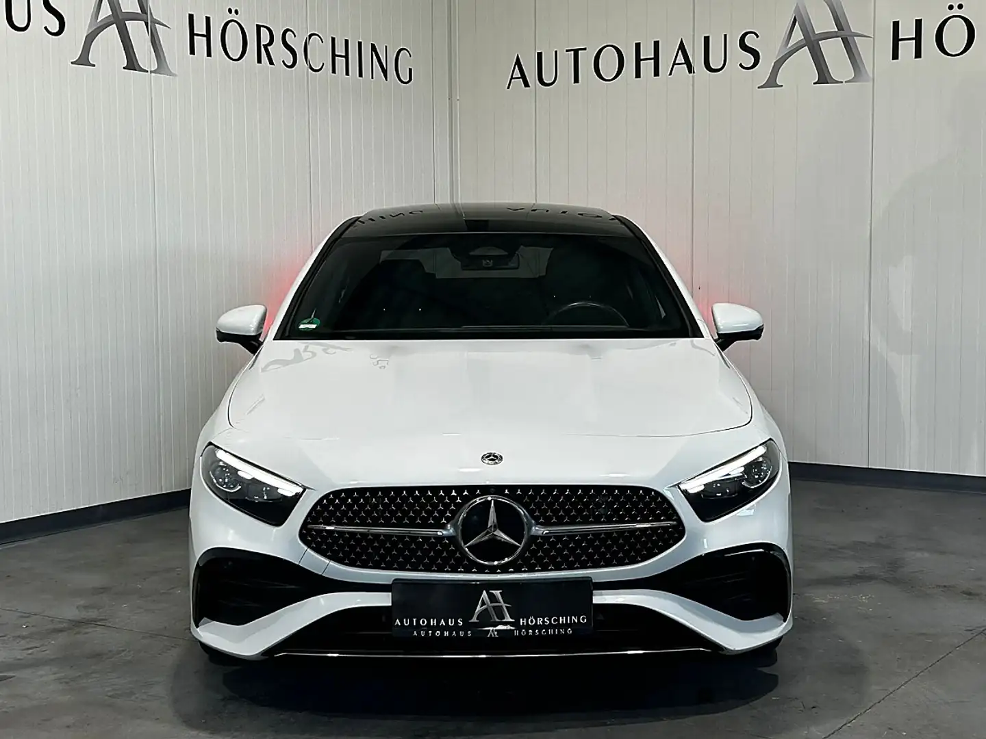Mercedes-Benz A 200 Limousine Mild-Hybrid //AMG Line//PANO//HEAD-UP... Weiß - 2