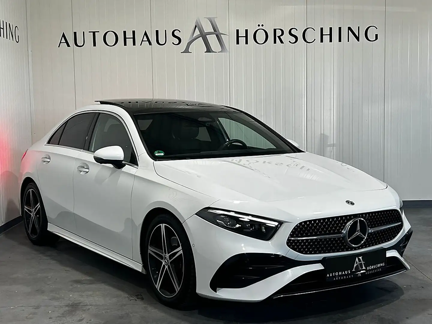 Mercedes-Benz A 200 Limousine Mild-Hybrid //AMG Line//PANO//HEAD-UP... Weiß - 1