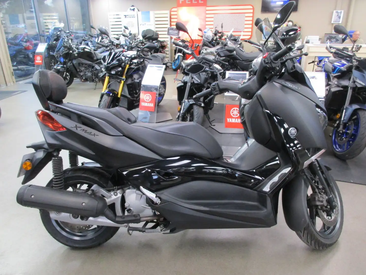 Yamaha X-Max 125 Noir - 1