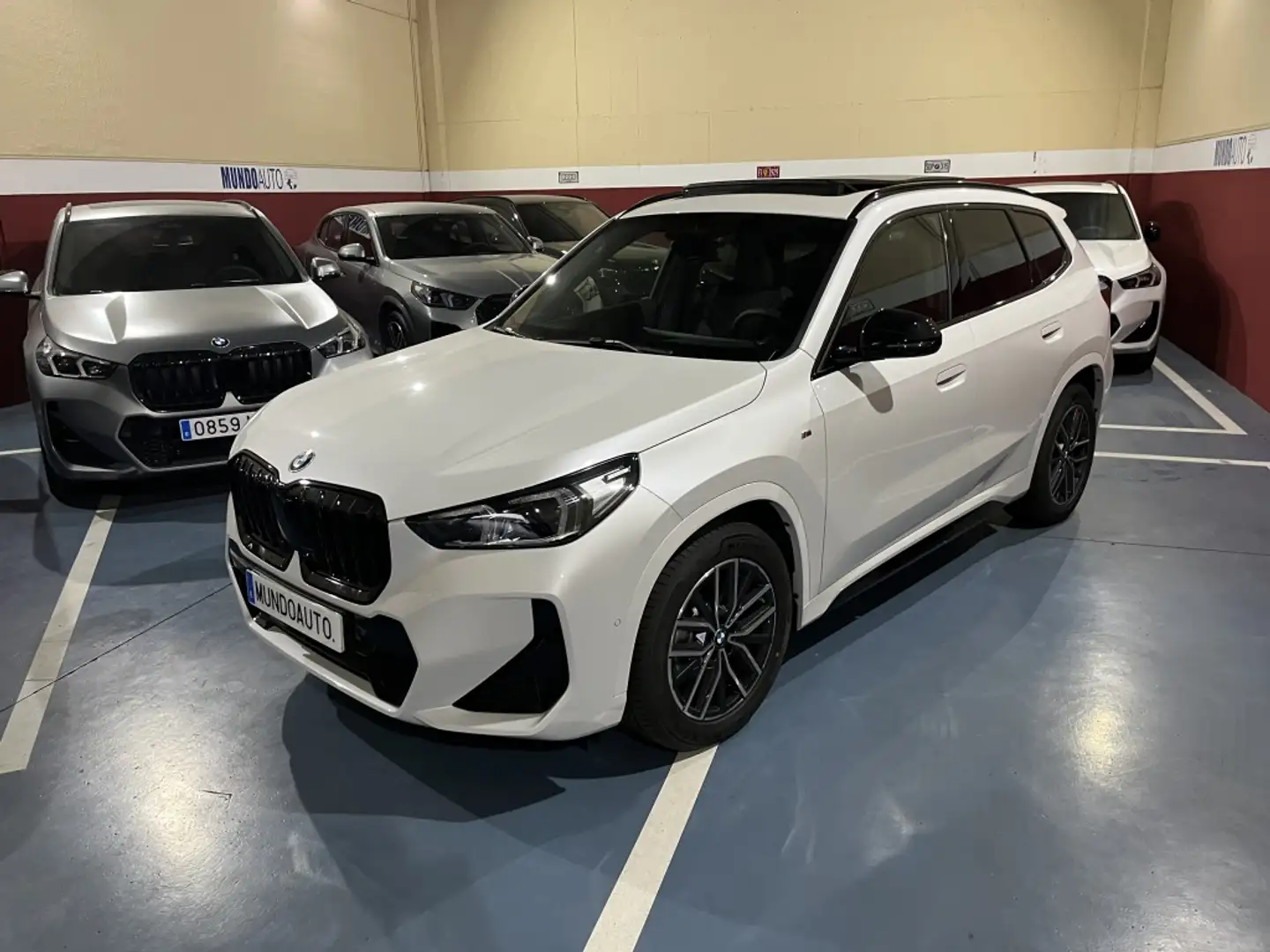 BMW X1 sDrive 18dA M Sport Pro Wit - 2