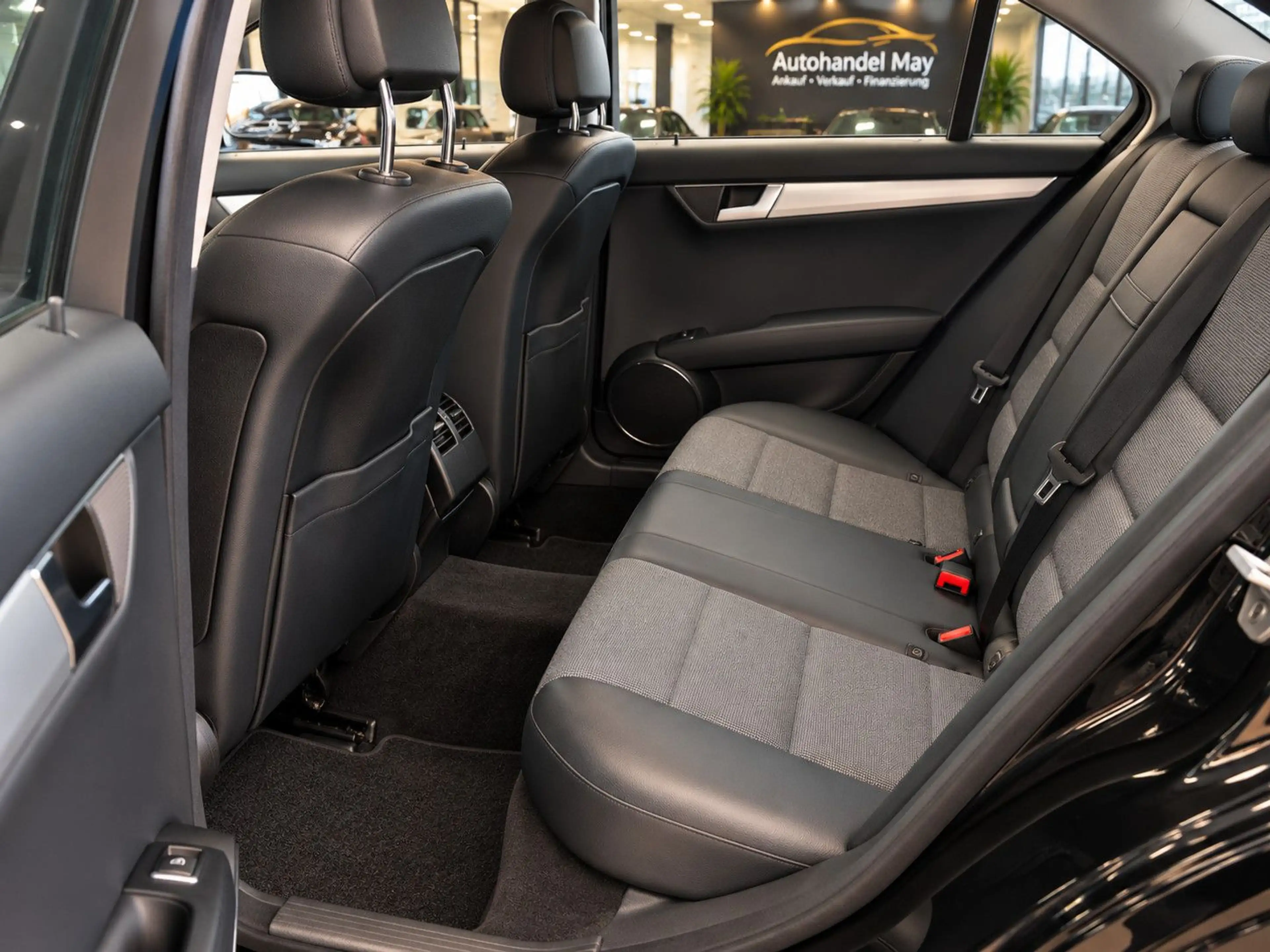 Mercedes-Benz C 180 Avantgarde CGI BlueEfficiency — photo 8