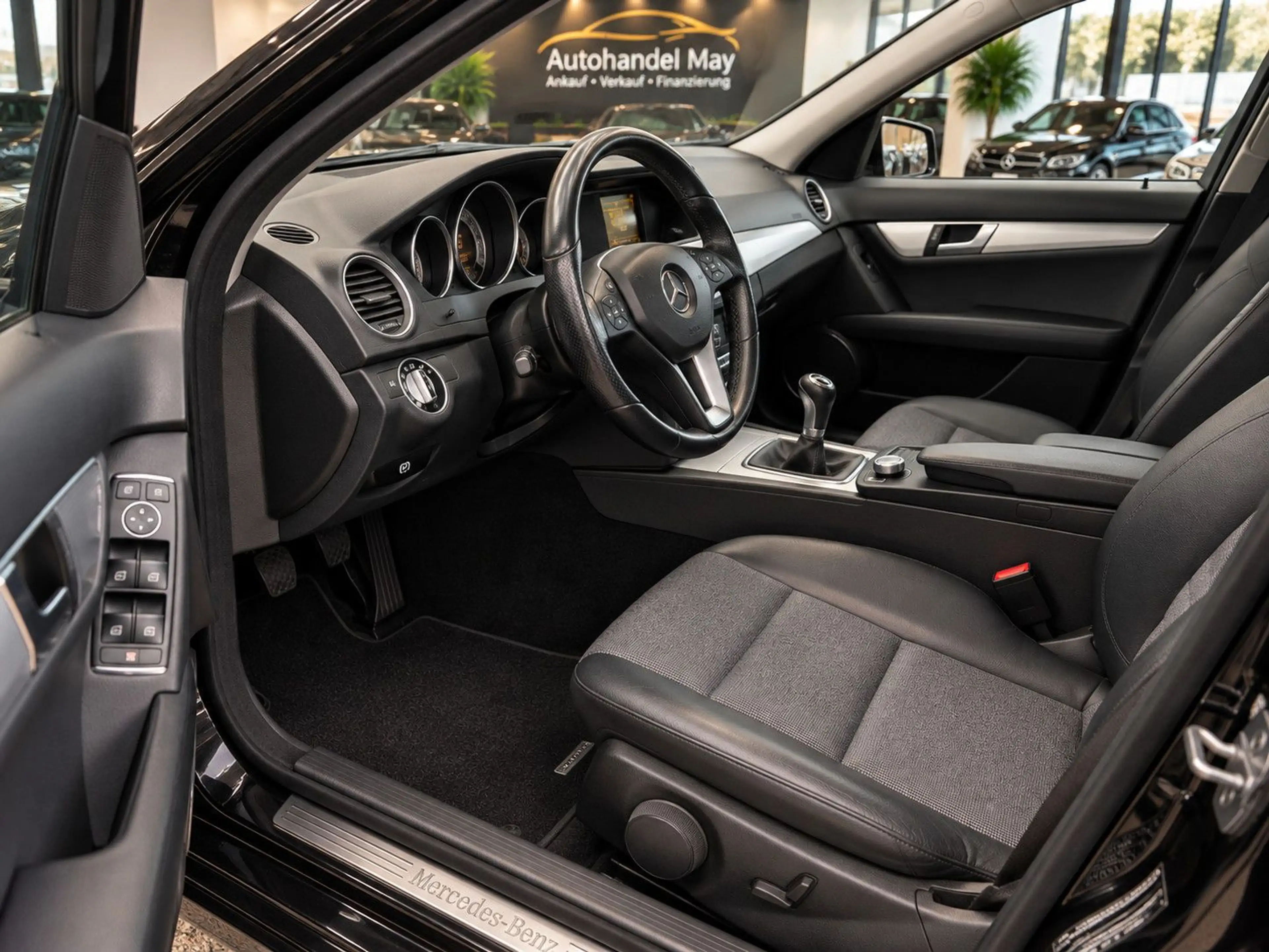 Mercedes-Benz C 180 Avantgarde CGI BlueEfficiency — photo 7
