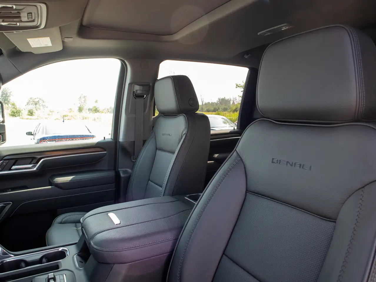GMC Sierra 2500HD снимка GMC Sierra 2500HD