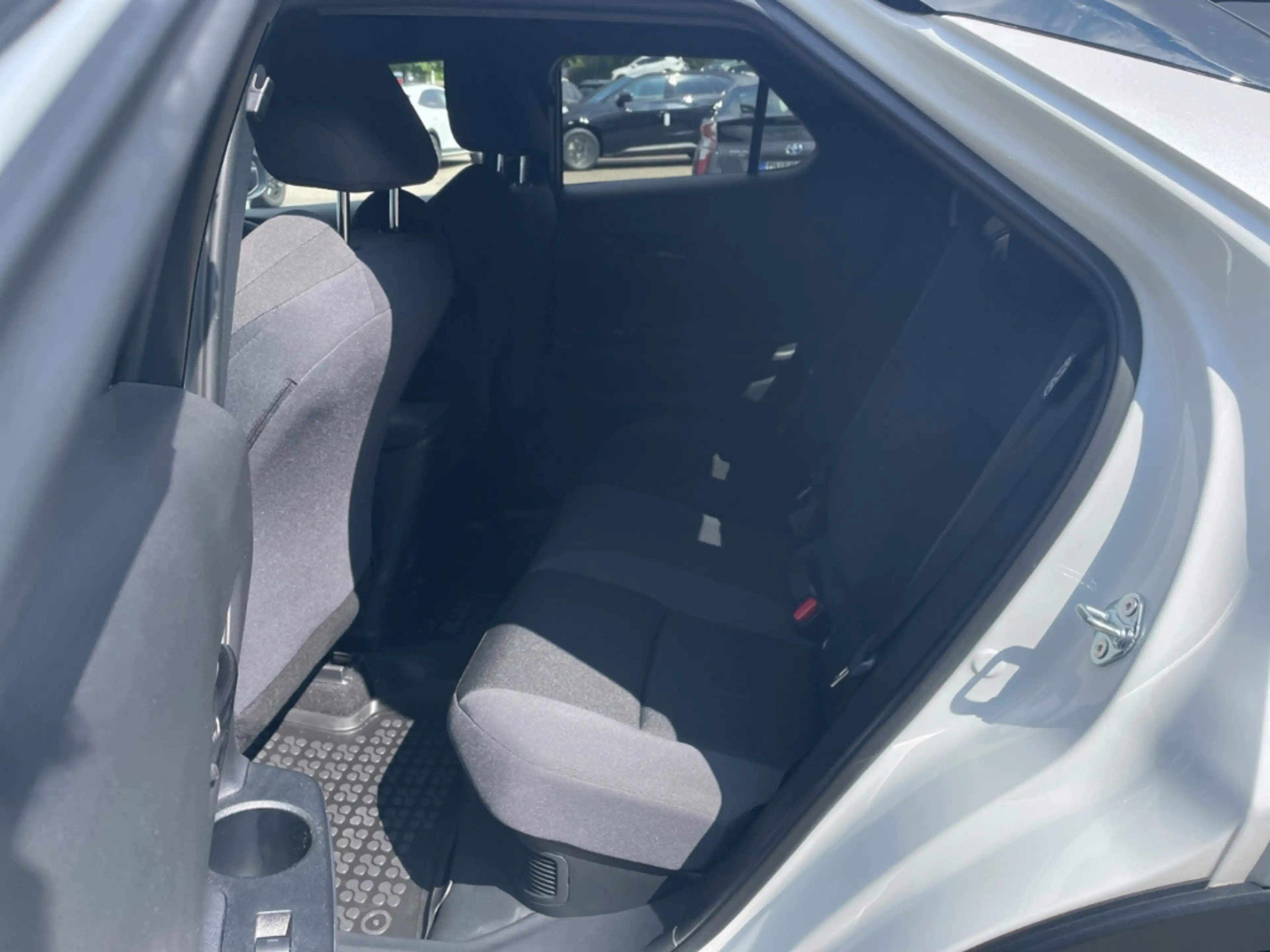 Toyota C-HR Plug-In Hybrid FWD Teamplayer — photo 11