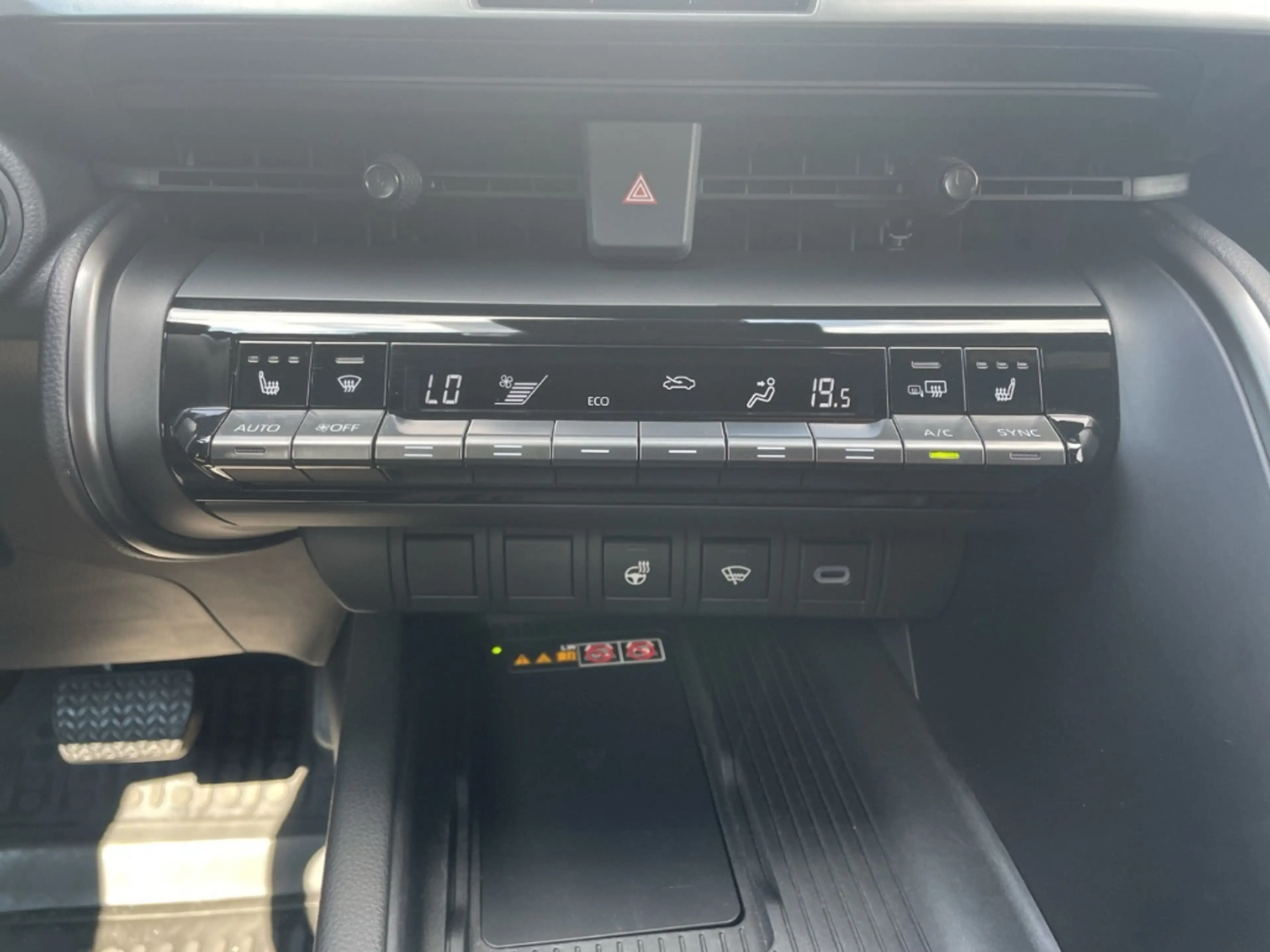 Toyota C-HR Plug-In Hybrid FWD Teamplayer — photo 15