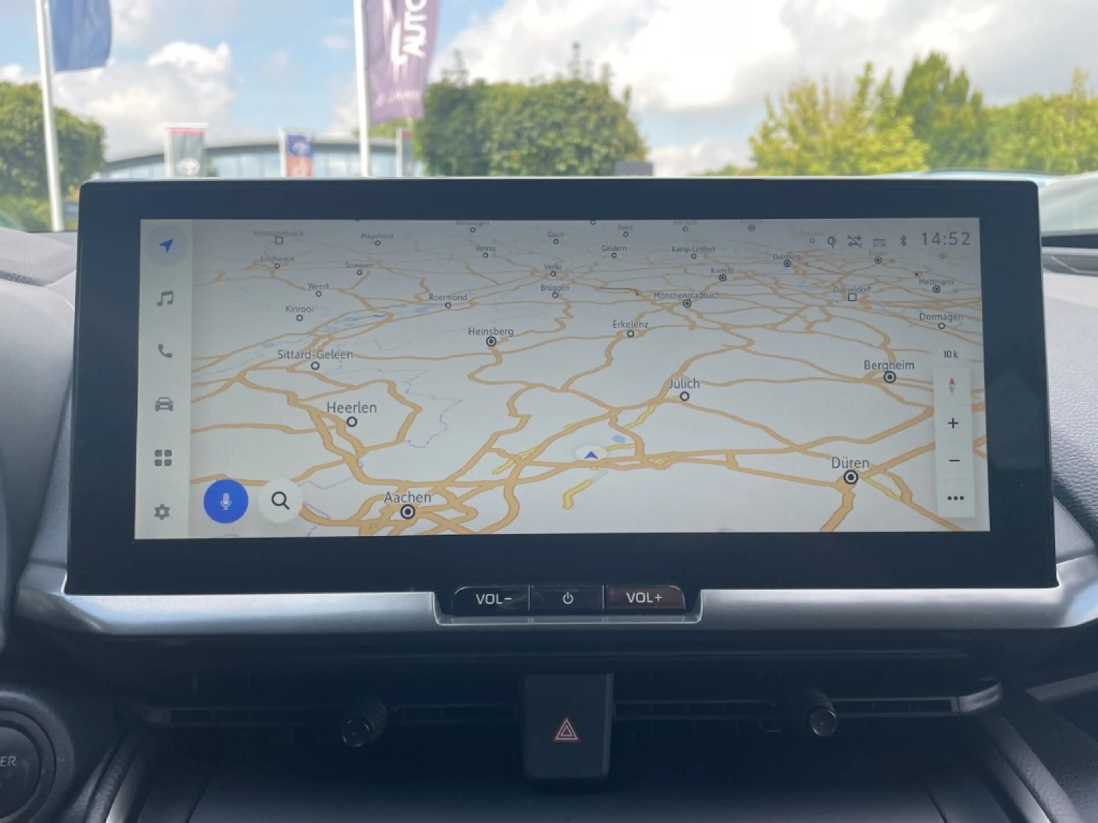 Toyota C-HR Plug-In Hybrid FWD Teamplayer — photo 14
