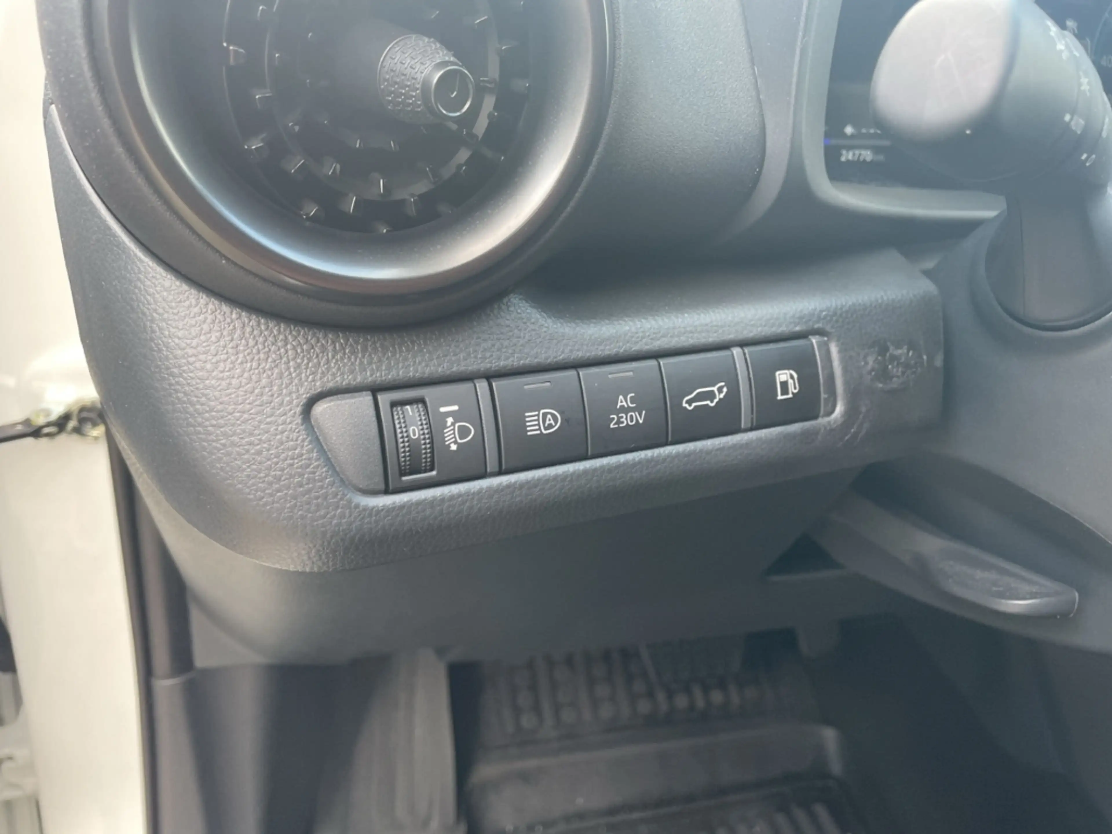 Toyota C-HR Plug-In Hybrid FWD Teamplayer — photo 10