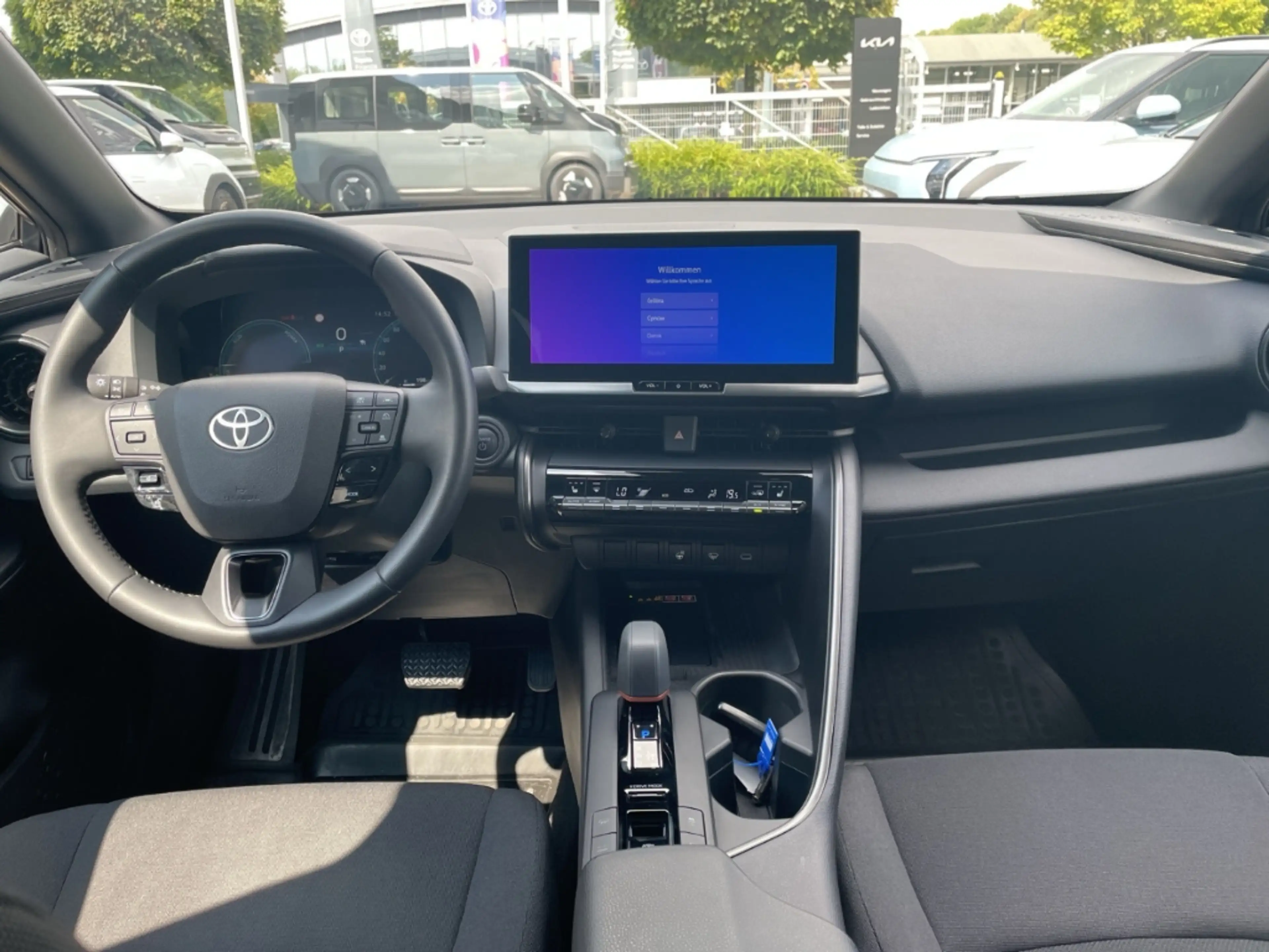 Toyota C-HR Plug-In Hybrid FWD Teamplayer — photo 12