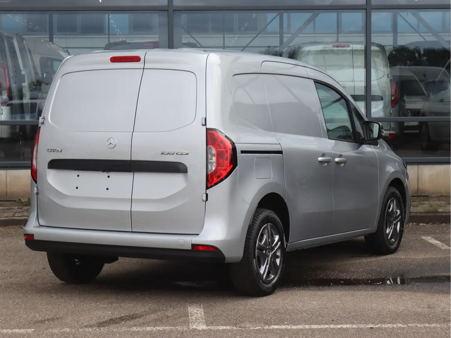 Mercedes-Benz Citan 108 CDI L1 Pro Plateado - 2