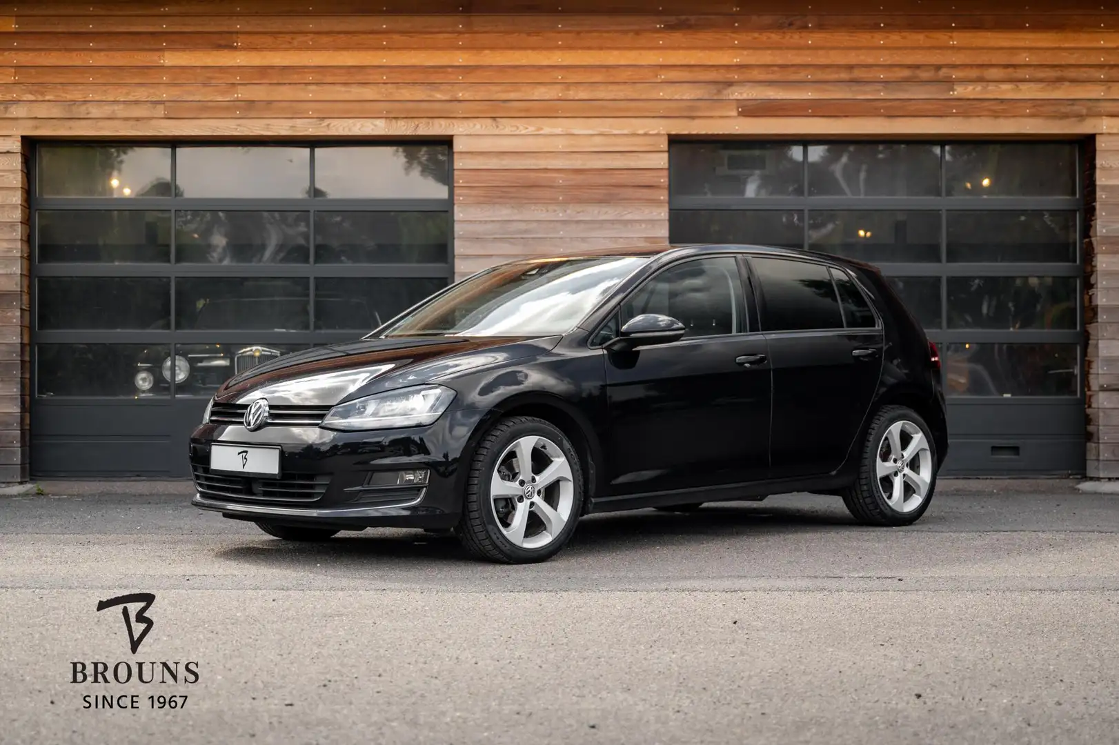 Volkswagen Golf 1.4 TSI | Massage | Panorama | ACC | DSG | Camera Zwart - 1