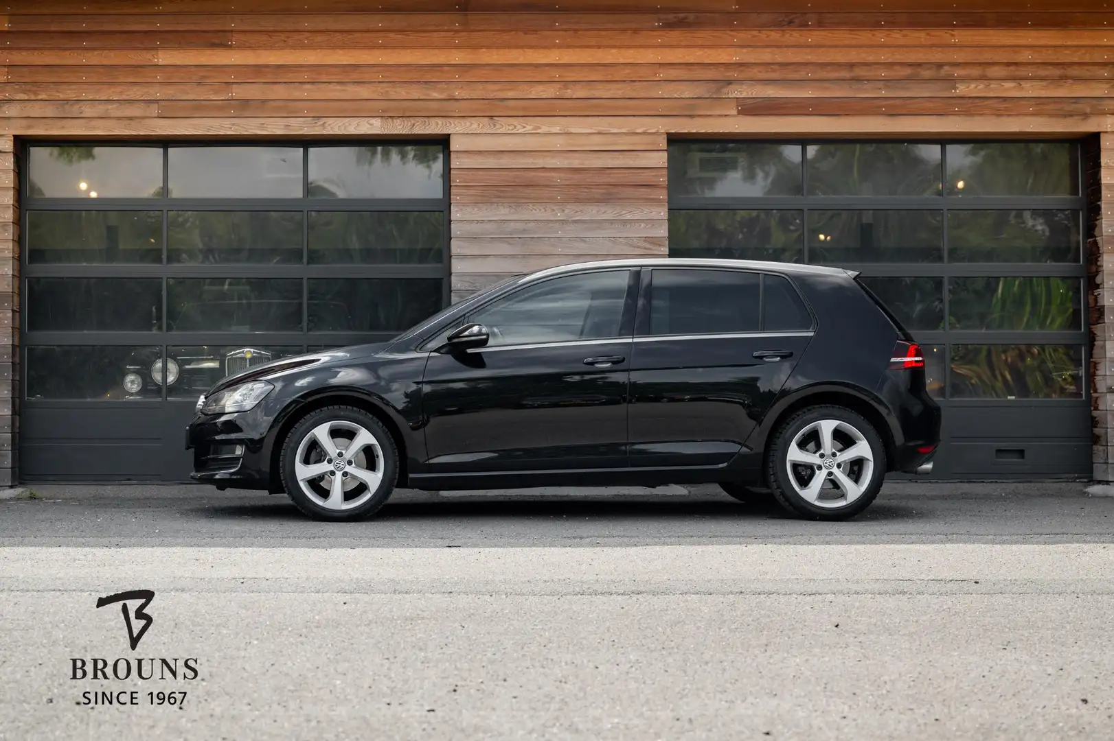 Volkswagen Golf 1.4 TSI | Massage | Panorama | ACC | DSG | Camera Zwart - 2
